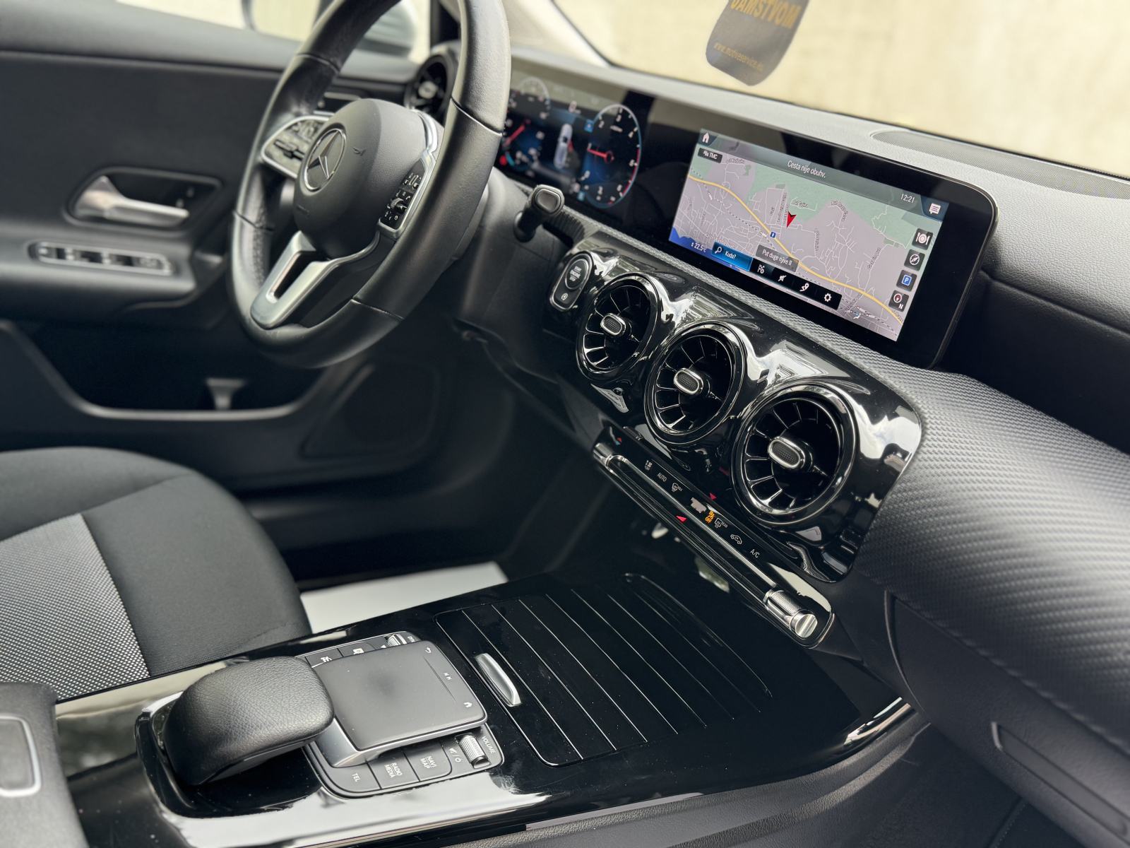 Mercedes-Benz A180d Automatik~Wide-screen~Kamera~Servisna~Jamstvo 12mj, fotografija 16