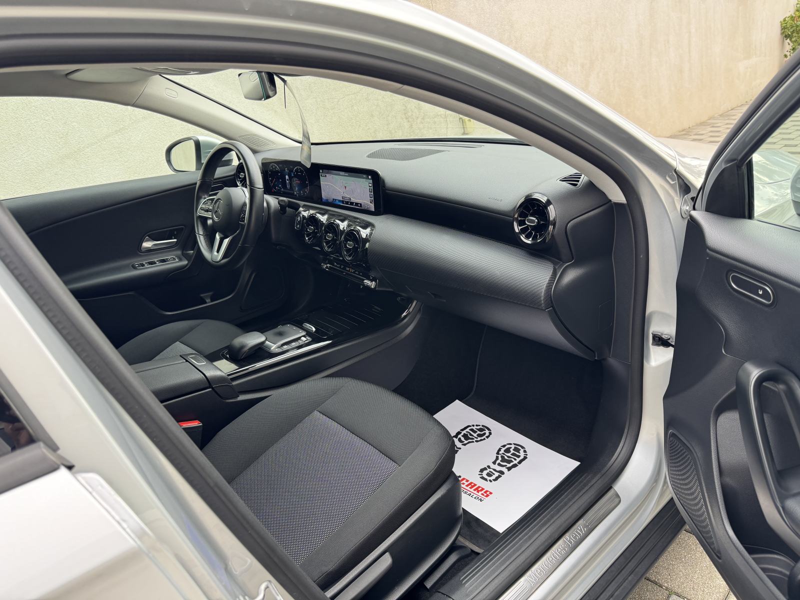 Mercedes-Benz A180d Automatik~Wide-screen~Kamera~Servisna~Jamstvo 12mj, fotografija 13