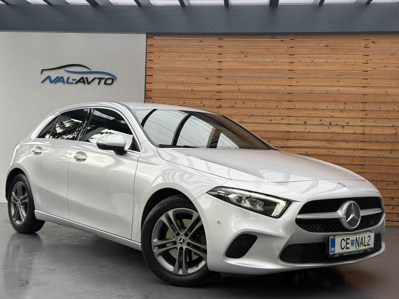 Mercedes-Benz A-klasa 200 AMG Line Aut. SLO.VOZILO-VIRTUAL-KAMERA-LED, fotografija 3