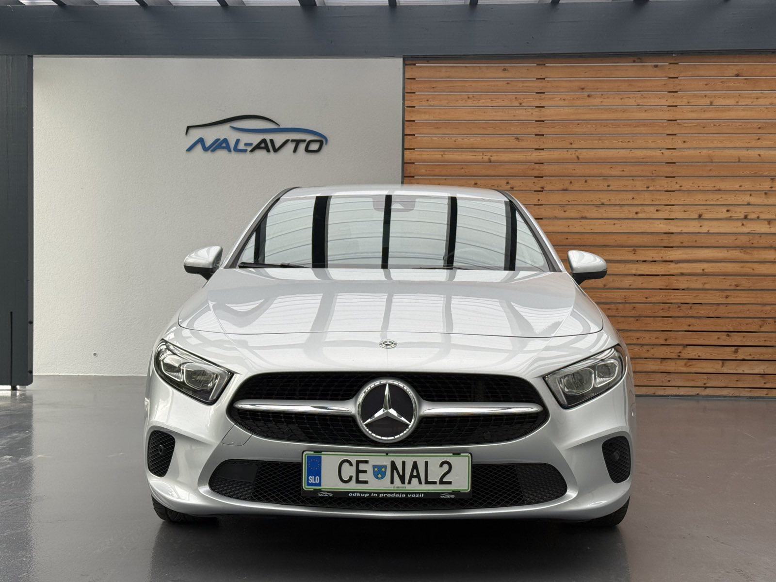 Mercedes-Benz A-klasa 200 AMG Line Aut. SLO.VOZILO-VIRTUAL-KAMERA-LED, fotografija 2