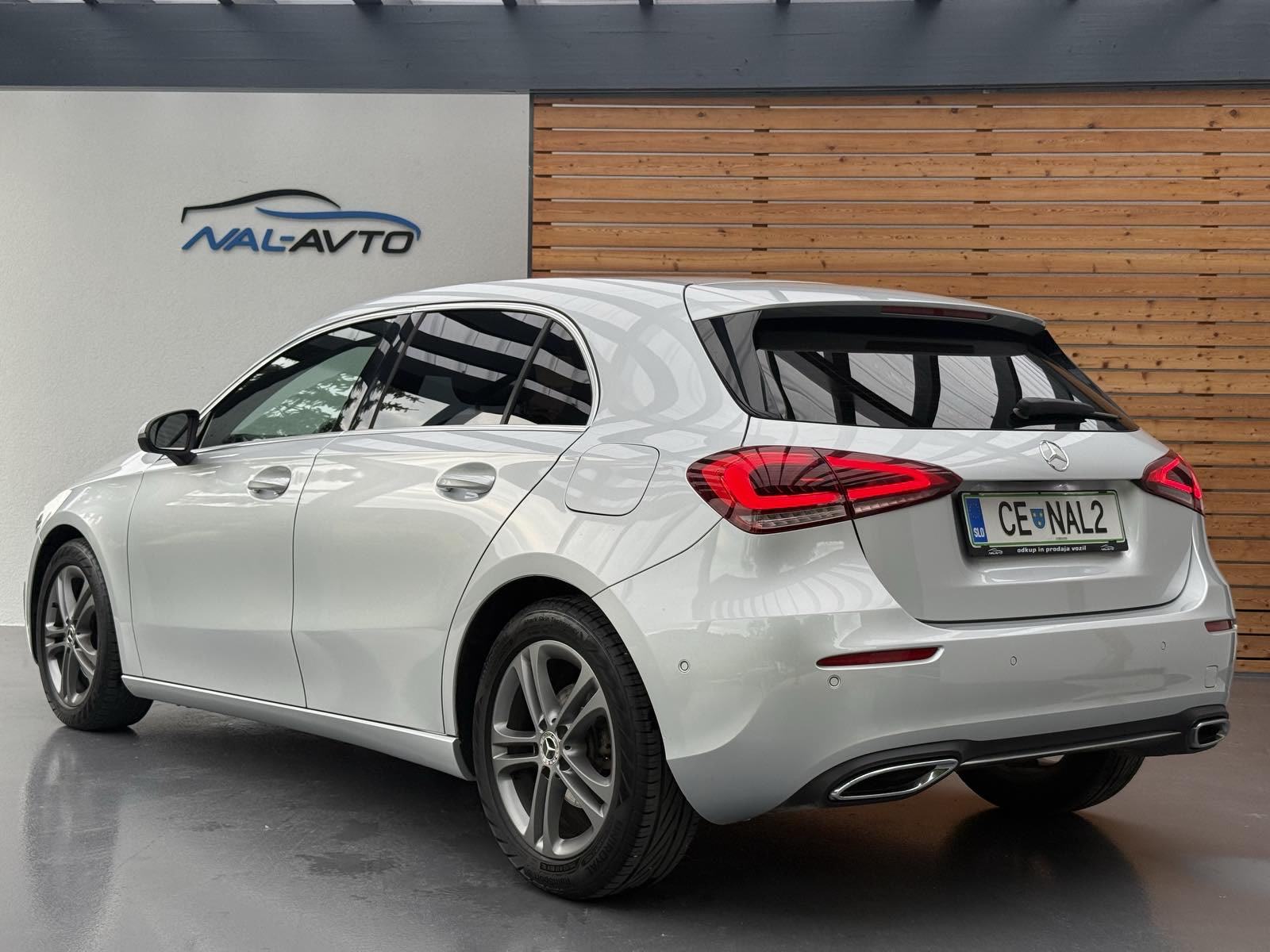 Mercedes-Benz A-klasa 200 AMG Line Aut. SLO.VOZILO-VIRTUAL-KAMERA-LED, fotografija 4