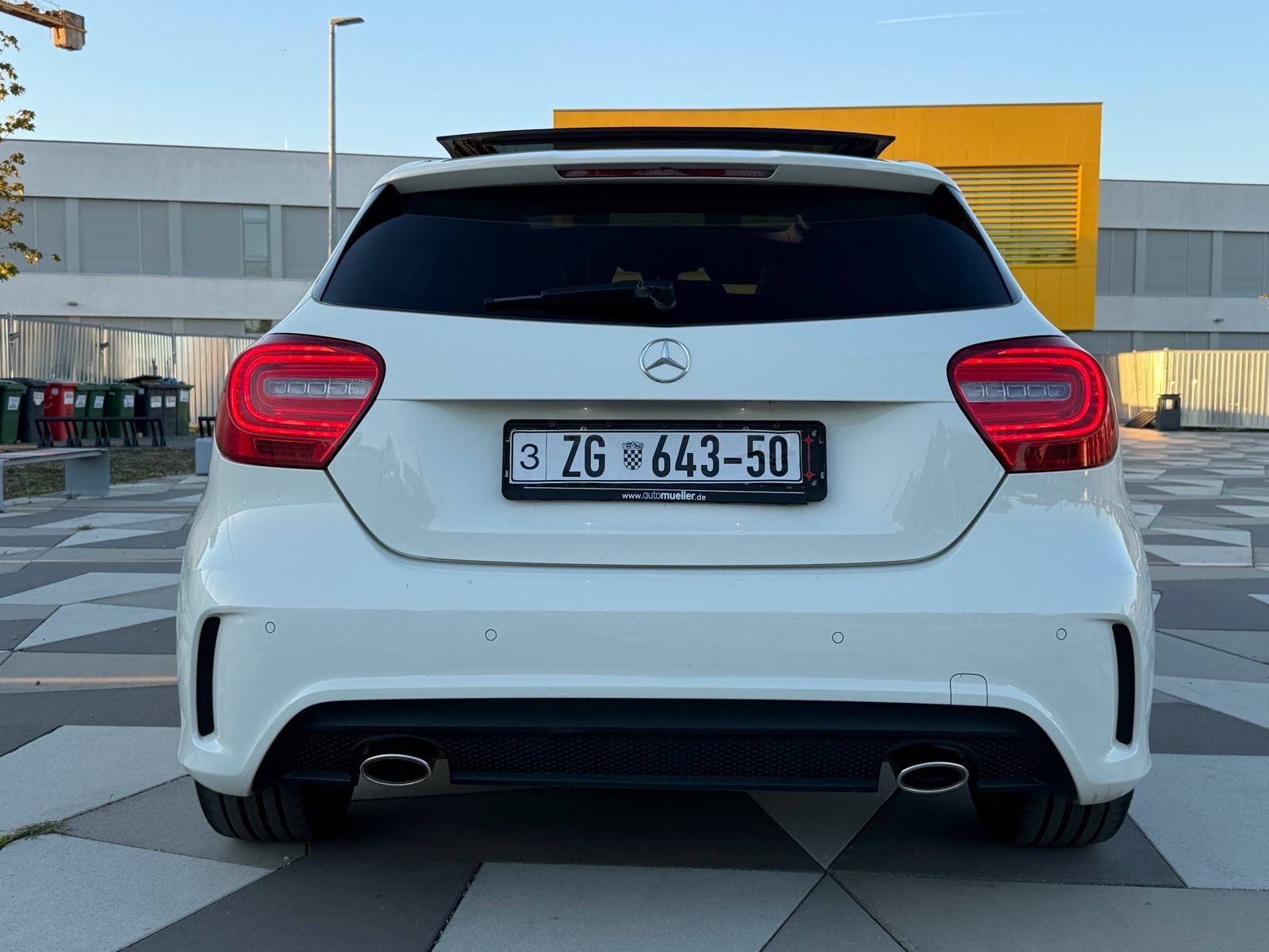 MERCEDES A200 AMG - PANO, XENON, AMBIENT, ALCANTARA, NAVI *97tkm*, fotografija 7