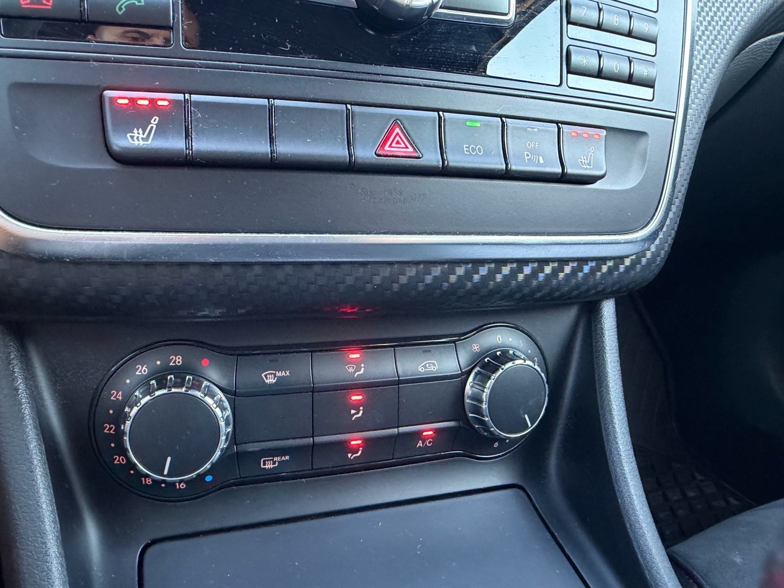 MERCEDES A200 AMG - PANO, XENON, AMBIENT, ALCANTARA, NAVI *97tkm*, fotografija 18