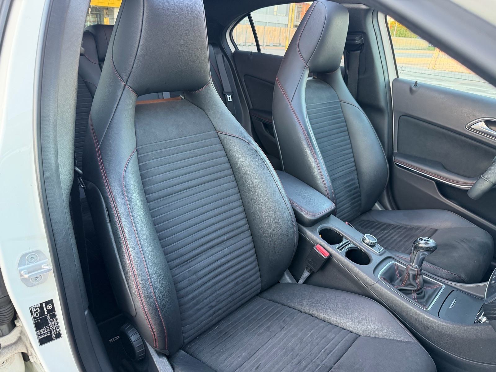 MERCEDES A200 AMG - PANO, XENON, AMBIENT, ALCANTARA, NAVI *97tkm*, fotografija 16