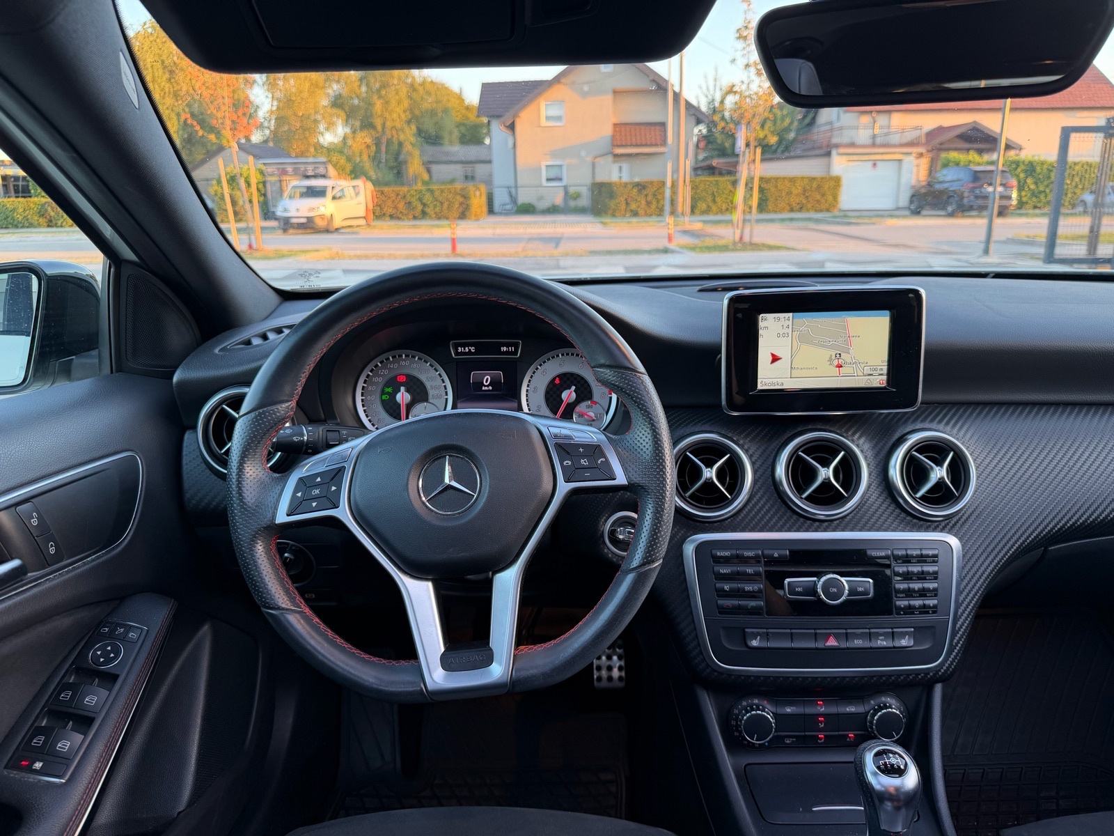 MERCEDES A200 AMG - PANO, XENON, AMBIENT, ALCANTARA, NAVI *97tkm*, fotografija 14