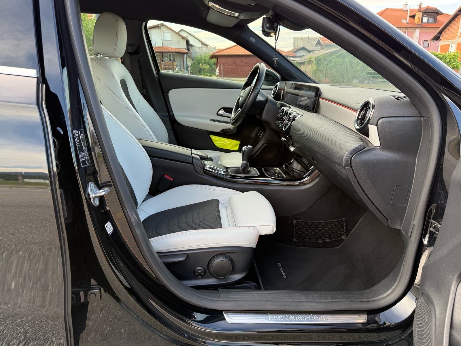 Mercedes-Benz A-klasa 200/Sport/Kamera 360/PDV/TOP STANJE!, fotografija 11