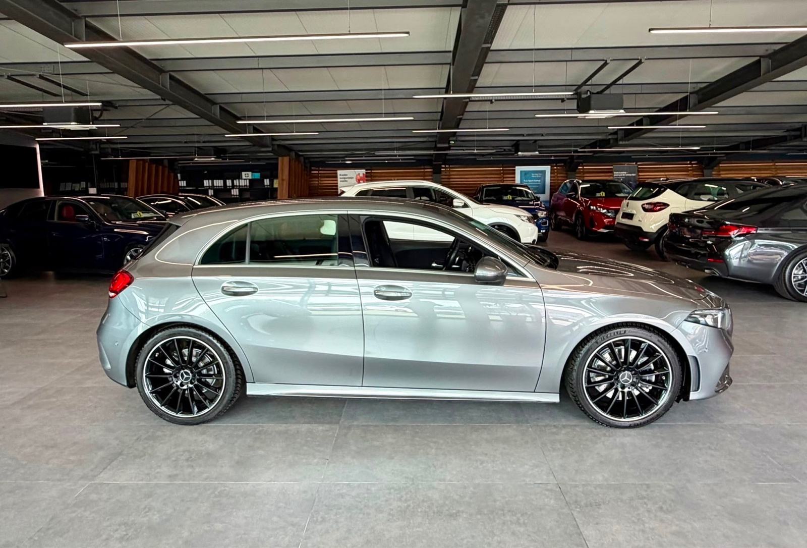 Mercedes-Benz A-klasa 220 d AMG NAVI • VIRTUAL • ALU19" • LEASING, fotografija 8