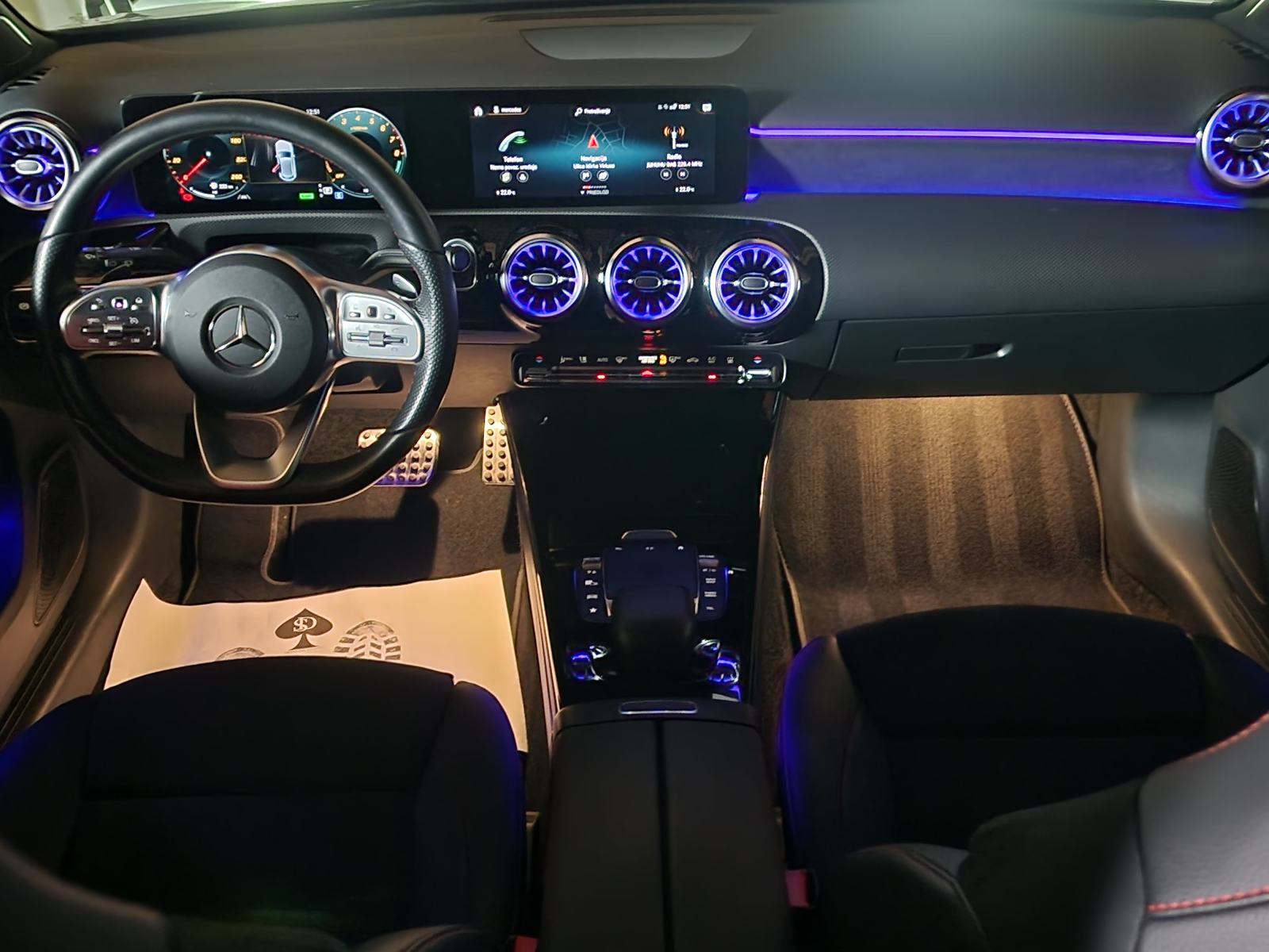 Mercedes Benz A-klasa 250e AMG , virtual, kamera, ambient..* PDV, fotografija 11