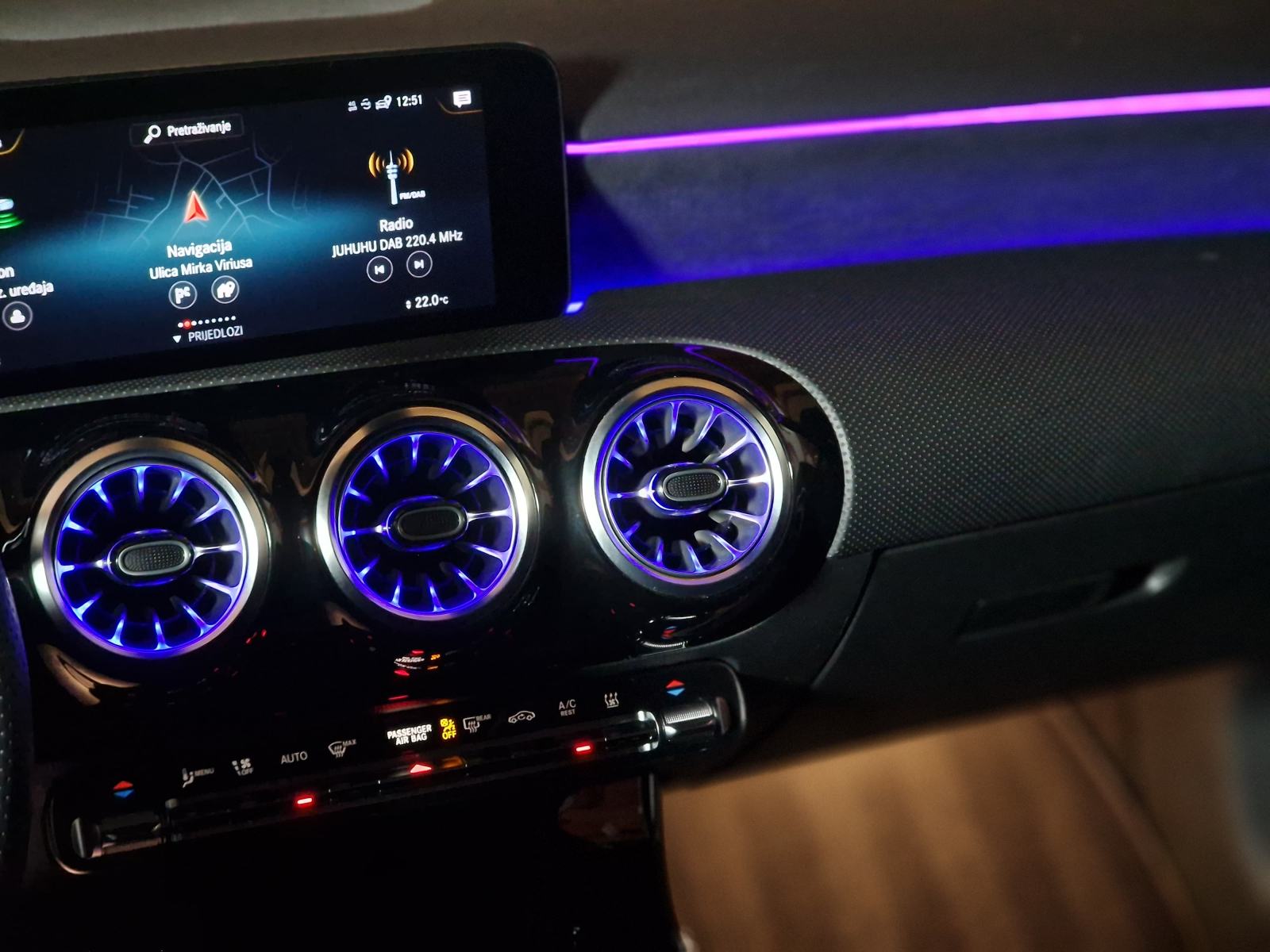 Mercedes Benz A-klasa 250e AMG , virtual, kamera, ambient..* PDV, fotografija 10