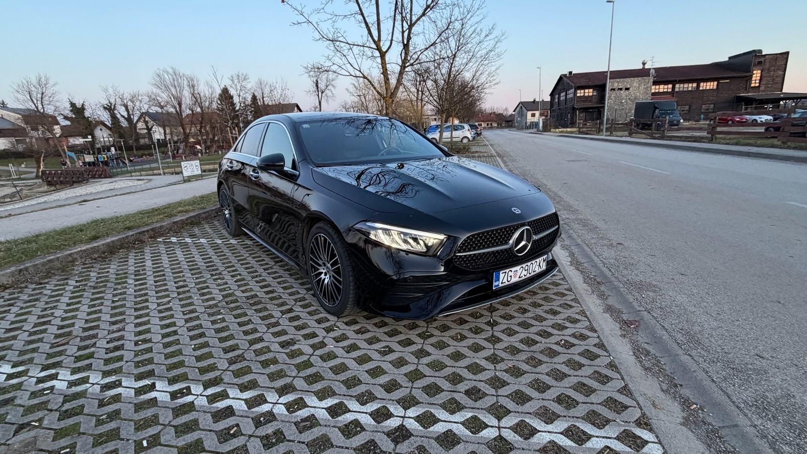 Mercedes-Benz A-klasa Limuzina AMG, FACELIFT,KAMERA, ALCANTARA,KEYLESS, pogled izvana - slika 3
