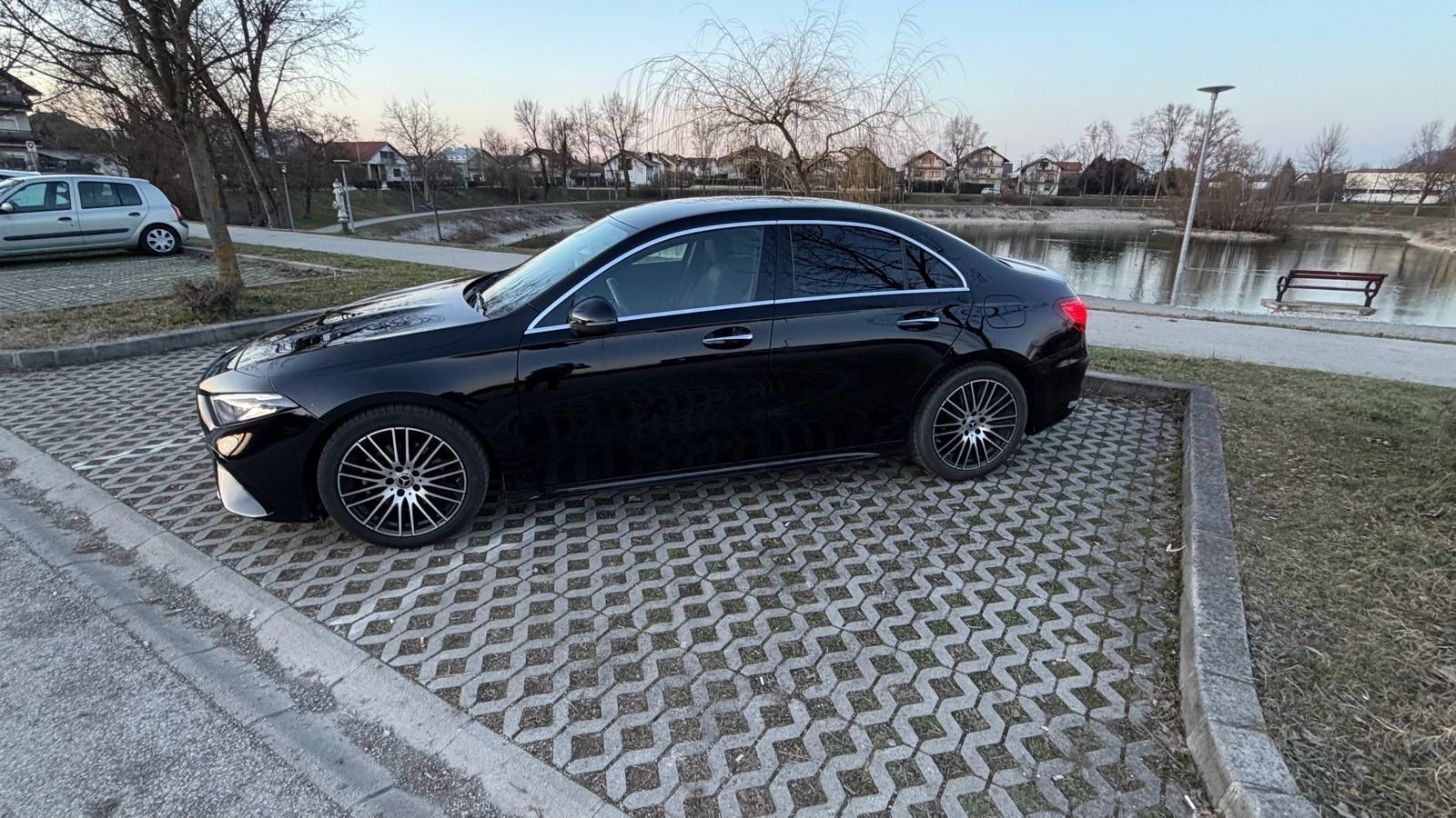 Mercedes-Benz A-klasa Limuzina AMG, FACELIFT,KAMERA, ALCANTARA,KEYLESS, pogled izvana - slika 4