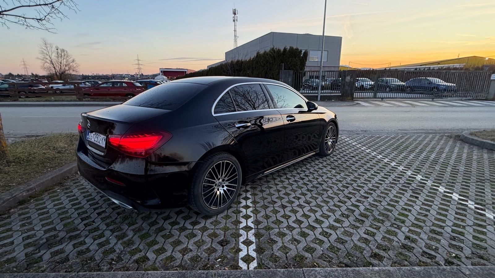 Mercedes-Benz A-klasa Limuzina AMG, FACELIFT,KAMERA, ALCANTARA,KEYLESS, pogled izvana - slika 5