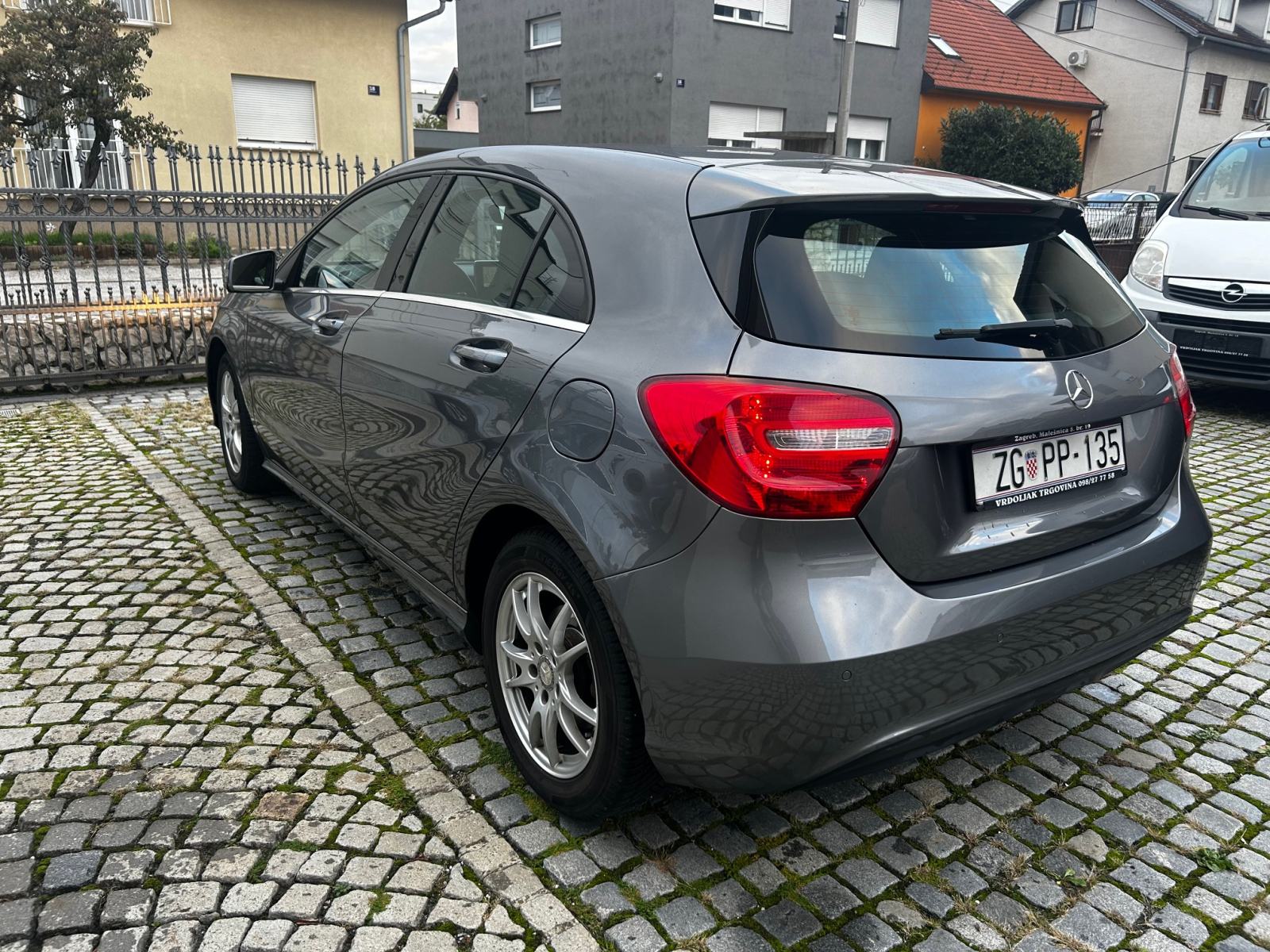 Mercedes-Benz A-klasa A-180CDI Automatik izvrsno stanje, fotografija 6