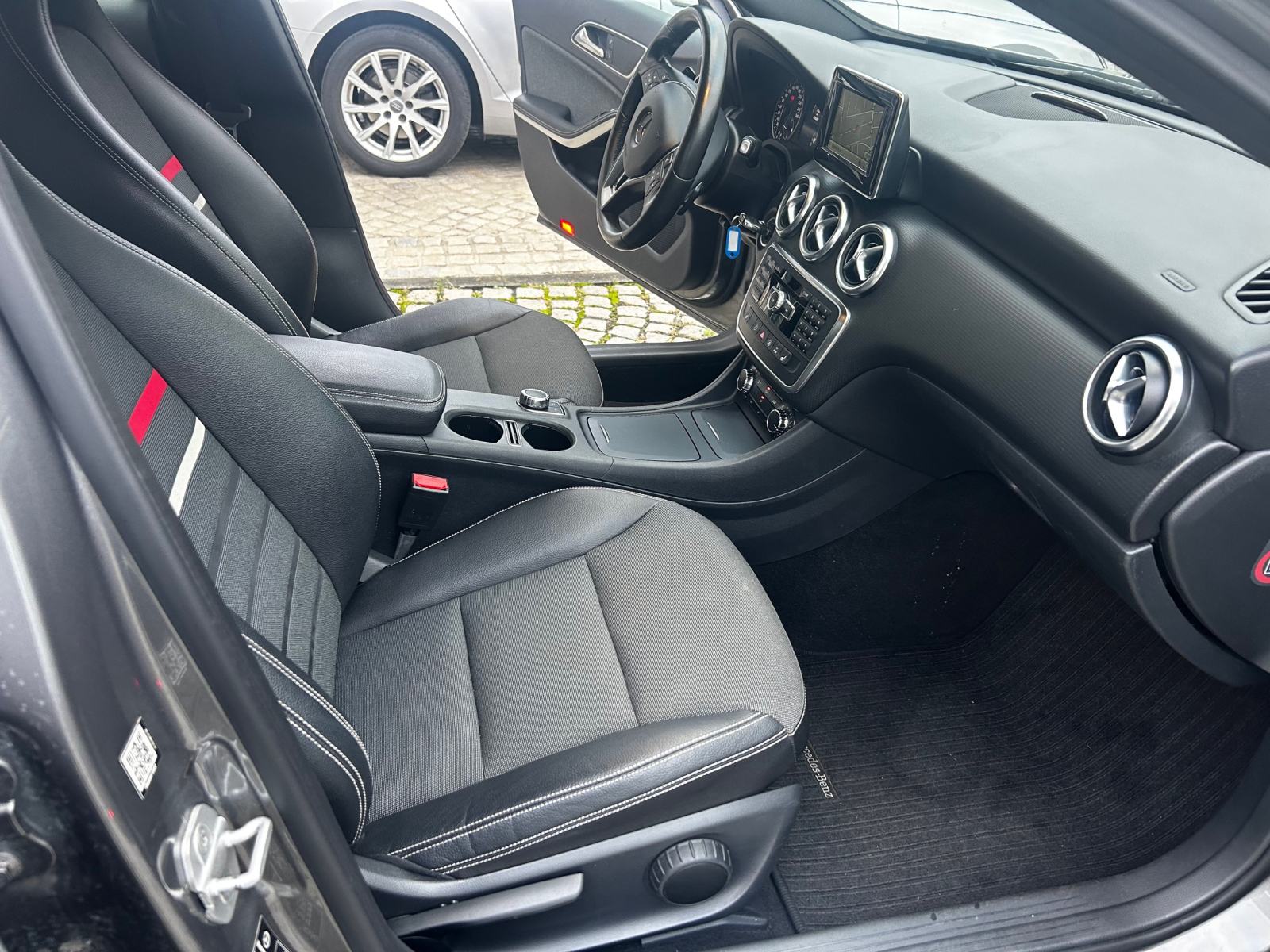 Mercedes-Benz A-klasa A-180CDI Automatik izvrsno stanje, fotografija 11