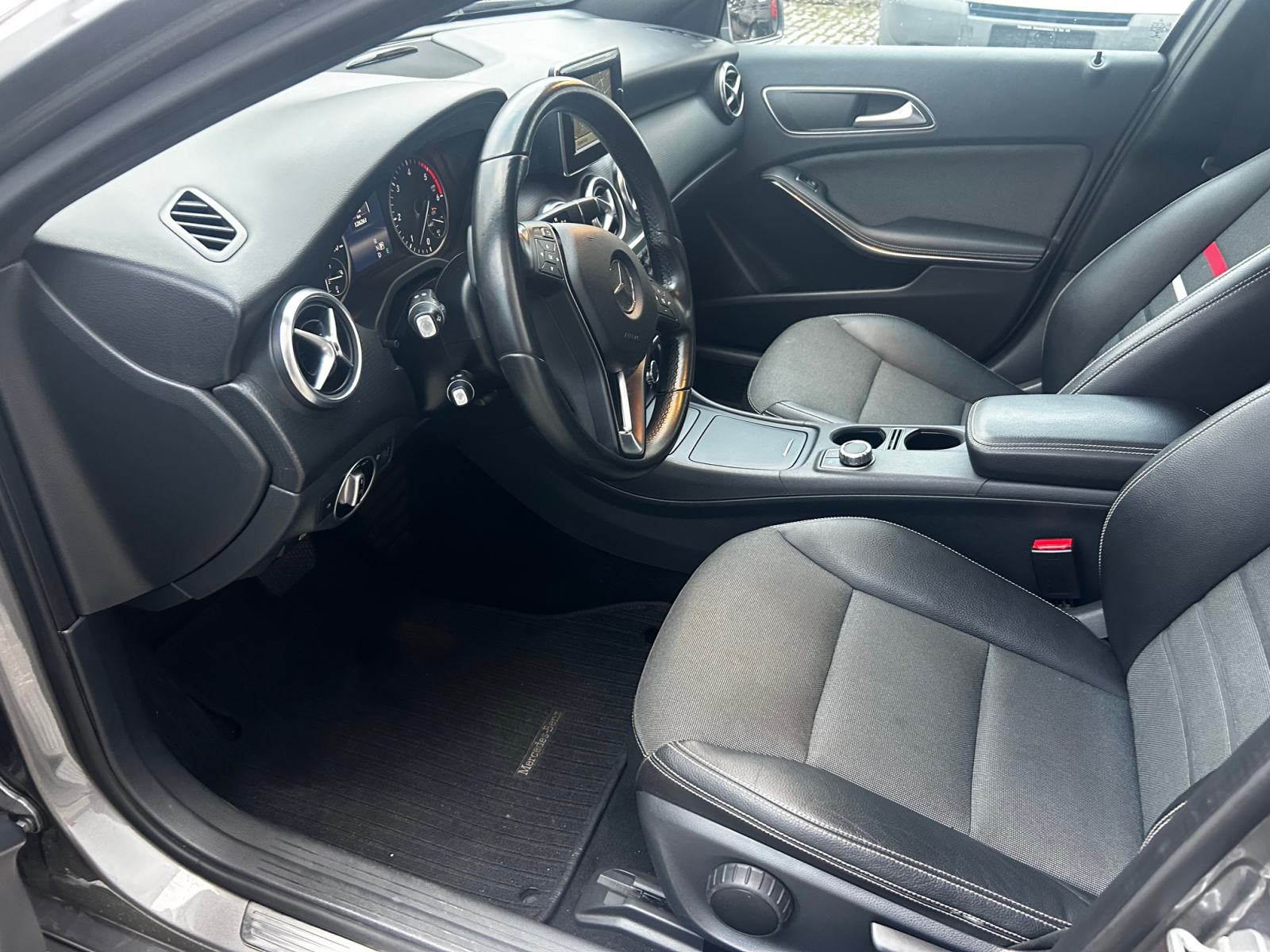 Mercedes-Benz A-klasa A-180CDI Automatik izvrsno stanje, fotografija 9