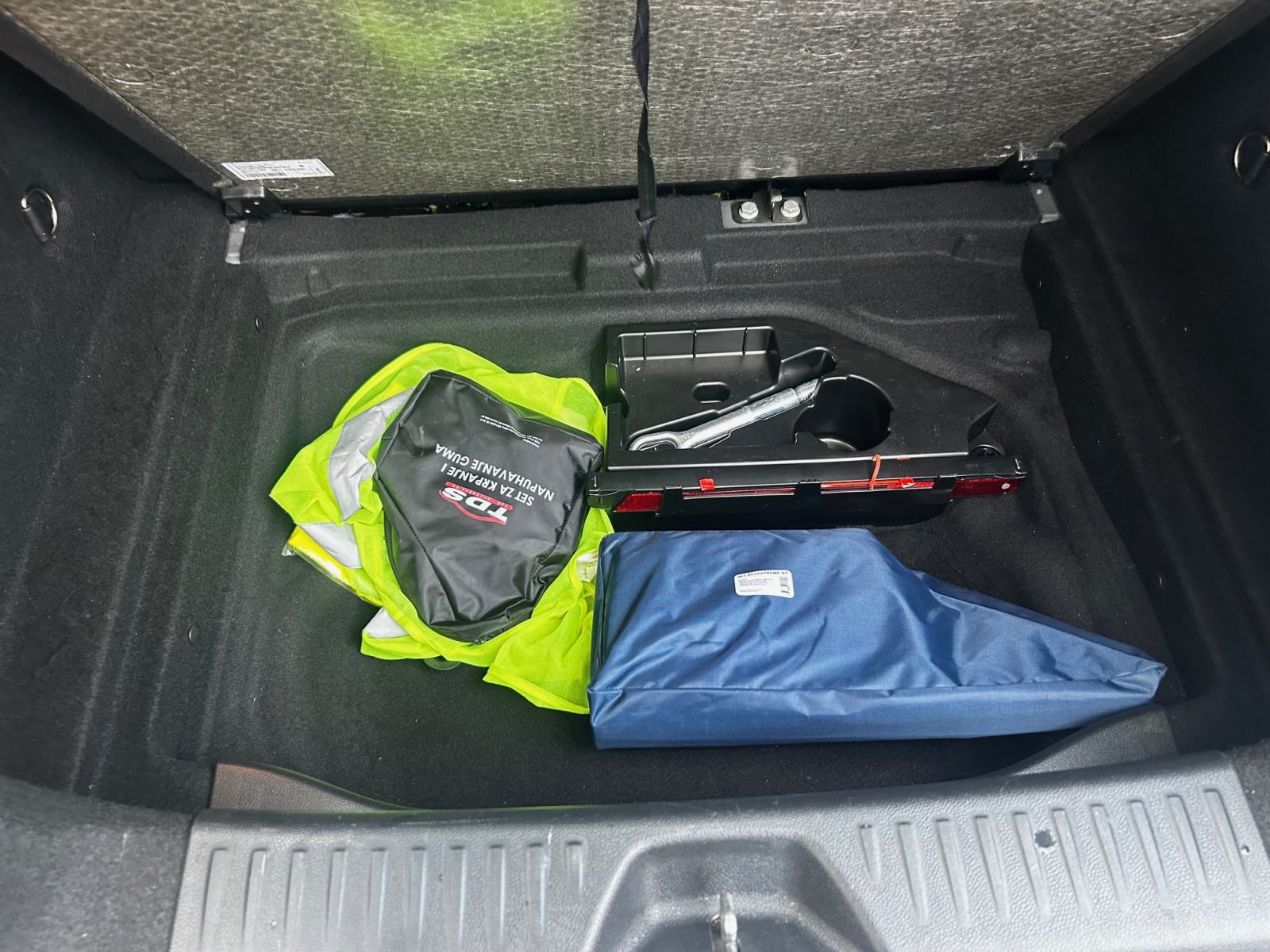 Mercedes-Benz A-klasa A-180CDI Automatik izvrsno stanje, fotografija 15
