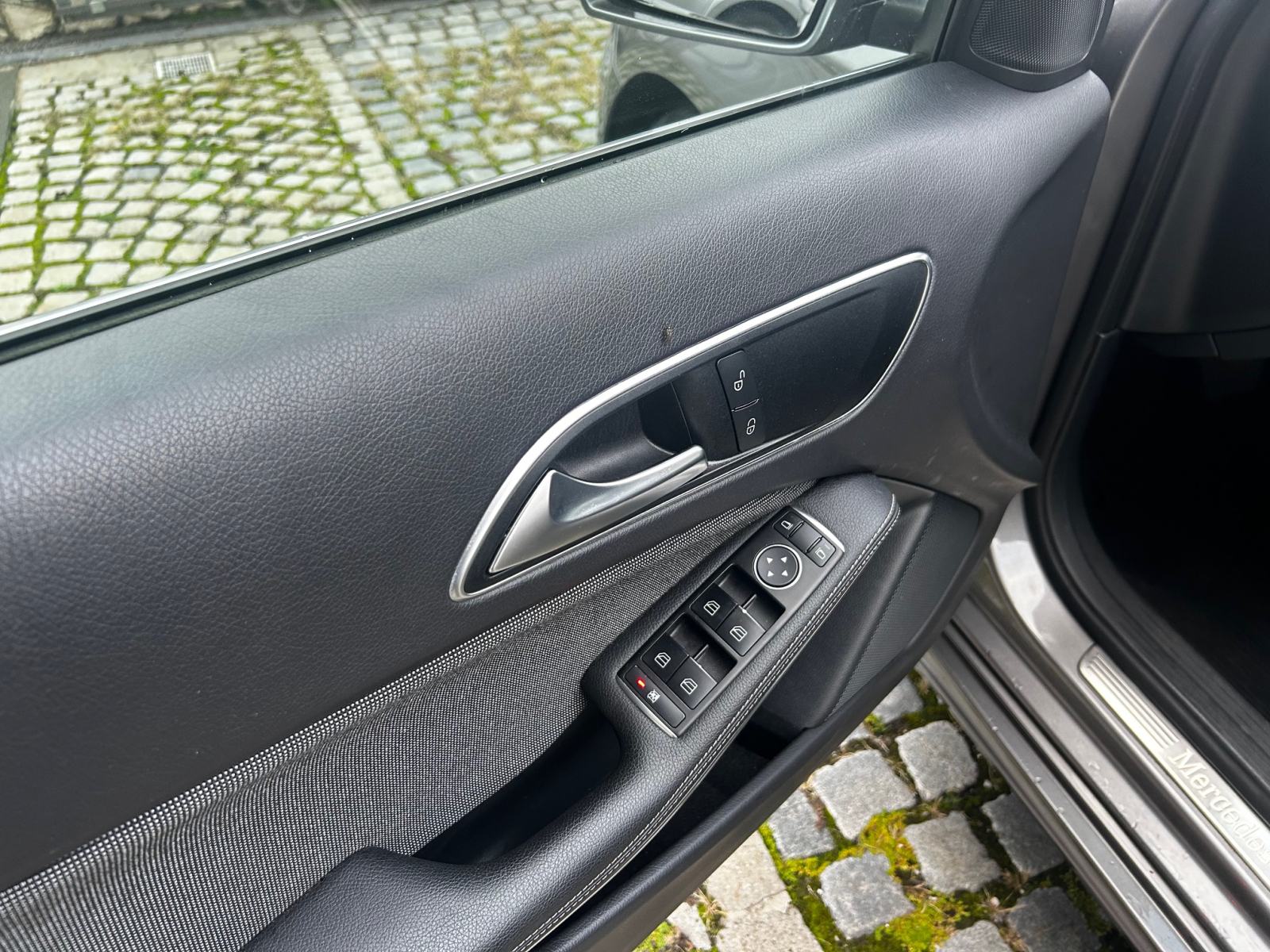 Mercedes-Benz A-klasa A-180CDI Automatik izvrsno stanje, fotografija 10