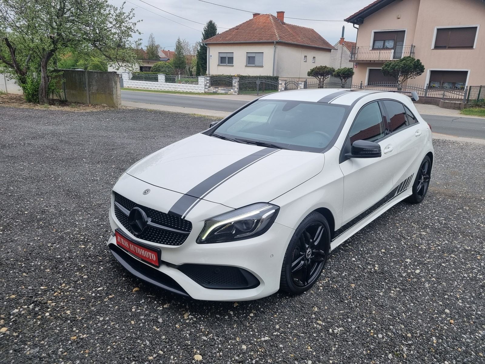 Mercedes-Benz A180 AMG, automatik, MAPIRAN, iznimnog zvuka i performan, fotografija 3