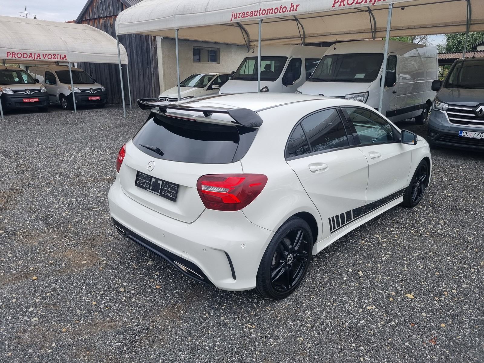 Mercedes-Benz A180 AMG, automatik, MAPIRAN, iznimnog zvuka i performan, fotografija 5