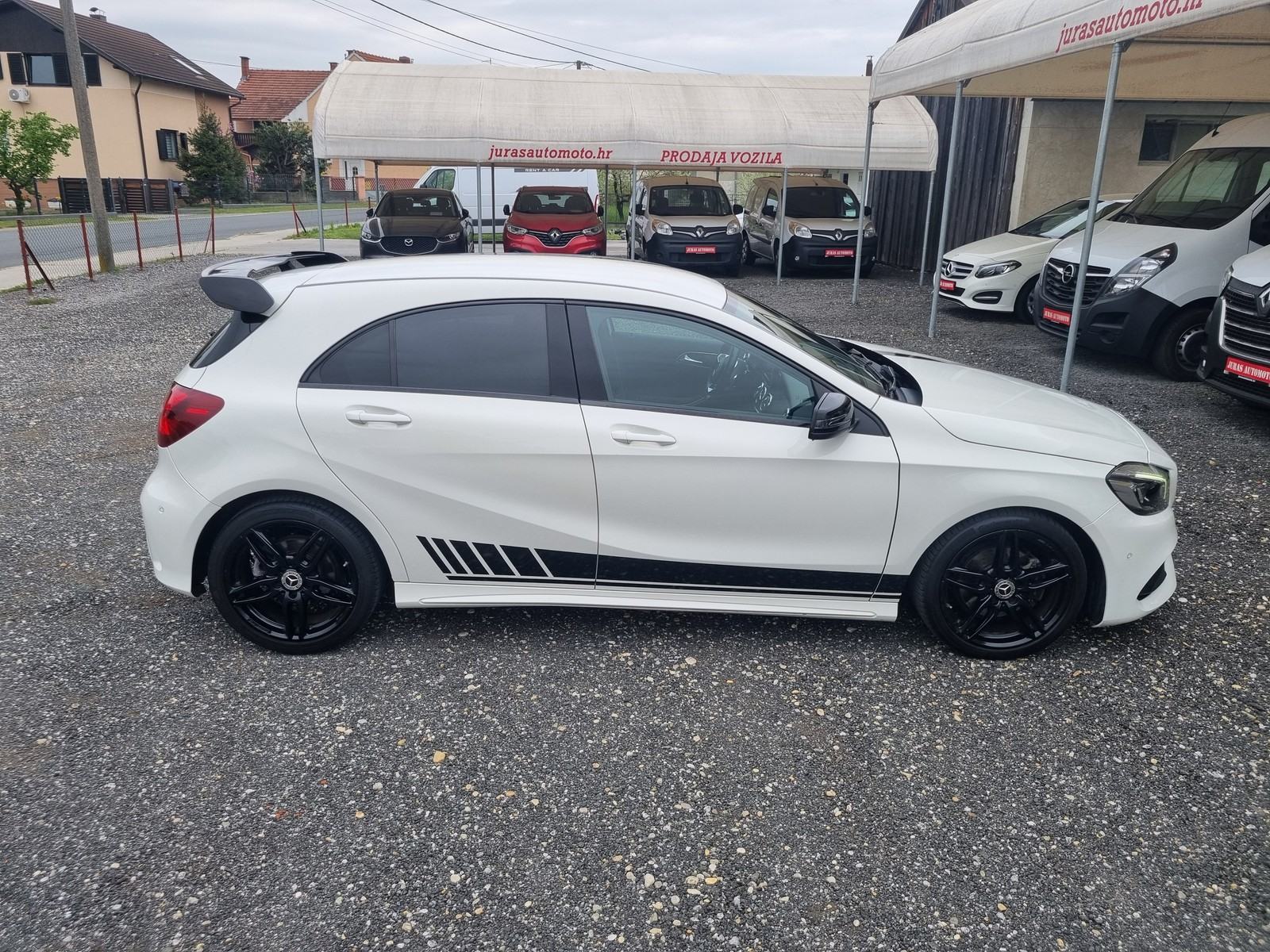 Mercedes-Benz A180 AMG, automatik, MAPIRAN, iznimnog zvuka i performan, fotografija 6
