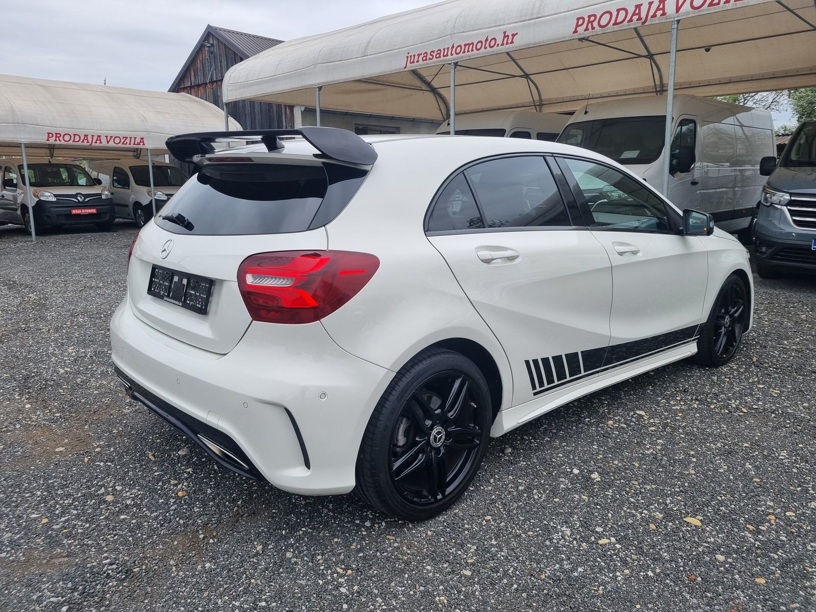 Mercedes-Benz A180 AMG, automatik, MAPIRAN, iznimnog zvuka i performan, fotografija 9