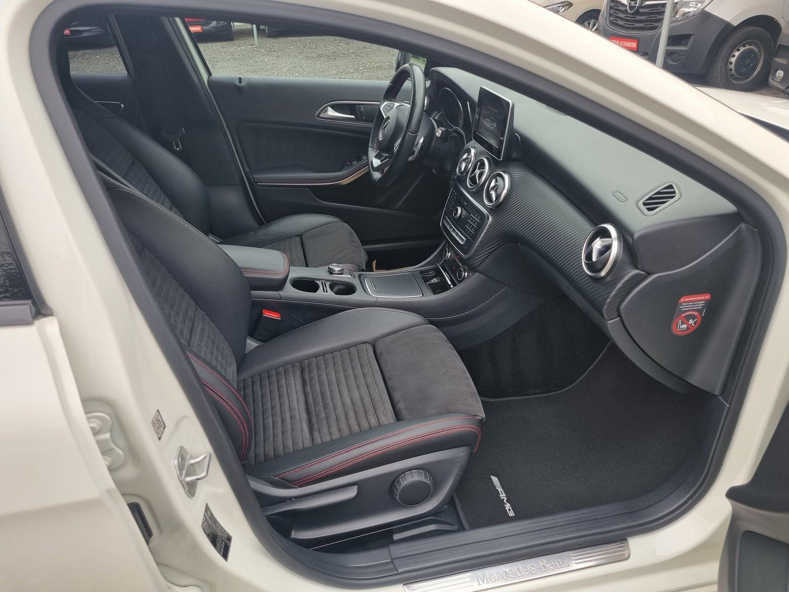 Mercedes-Benz A180 AMG, automatik, MAPIRAN, iznimnog zvuka i performan, fotografija 10