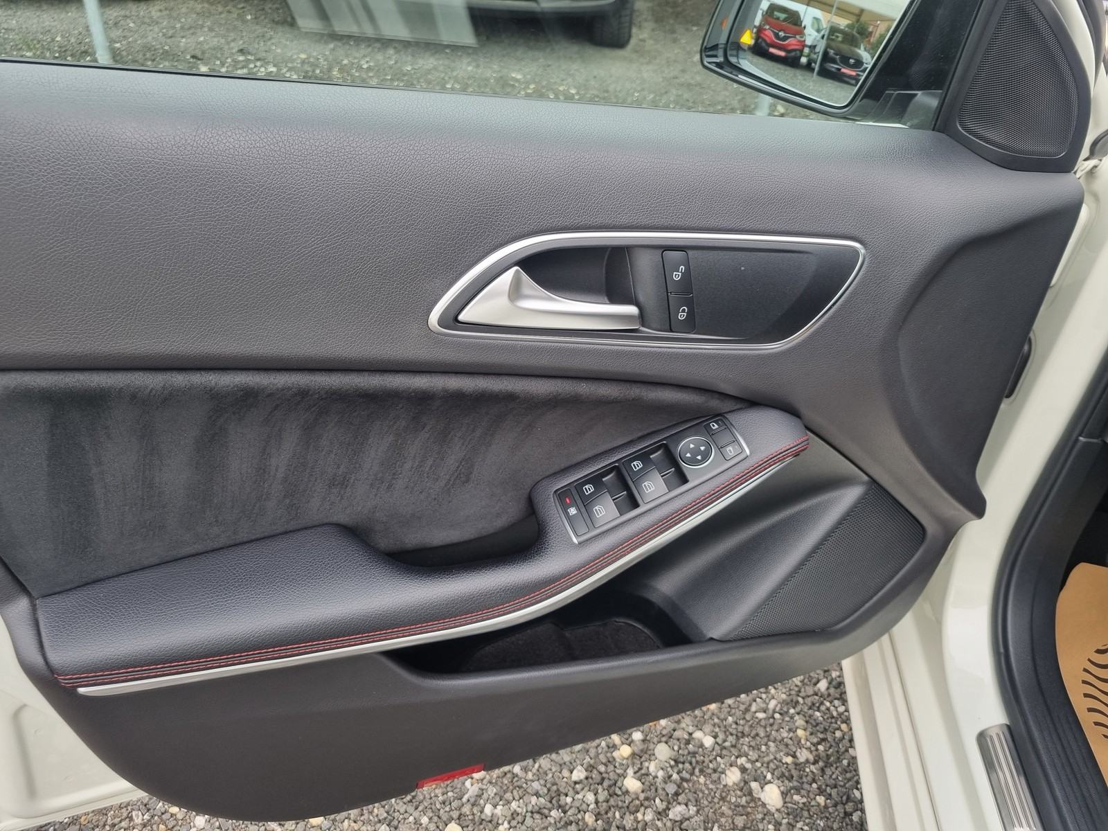 Mercedes-Benz A180 AMG, automatik, MAPIRAN, iznimnog zvuka i performan, fotografija 12