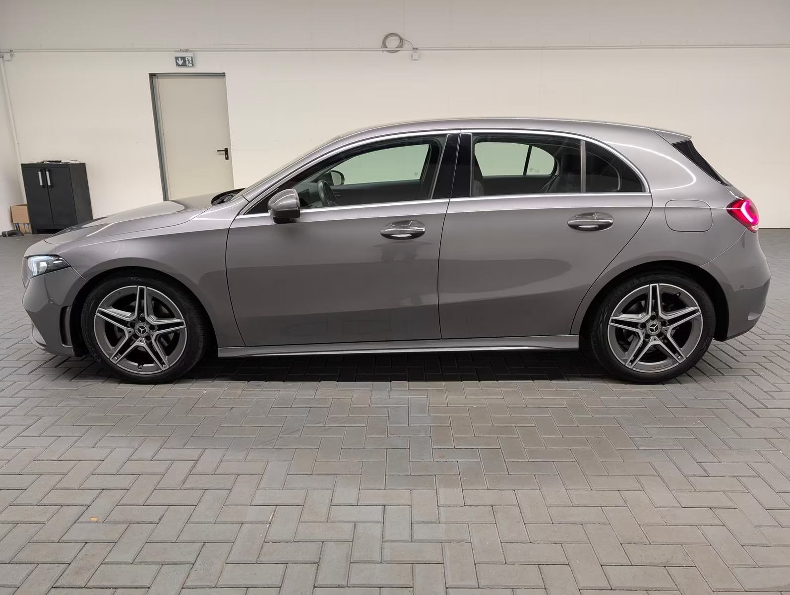 Mercedes-Benz A180 AMG * RJEŠAVAMO LEASING *, pogled izvana - slika 4