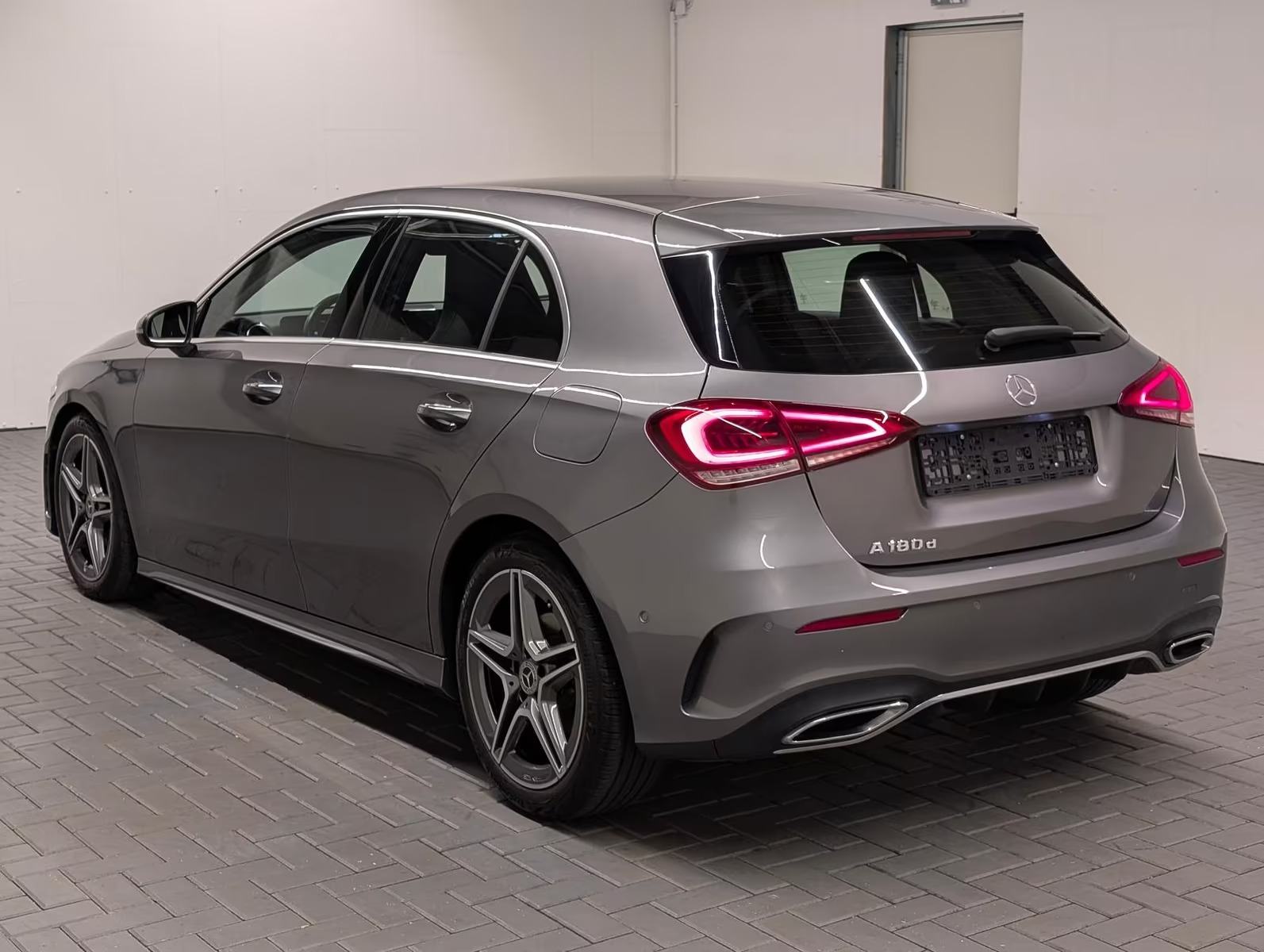 Mercedes-Benz A180 AMG * RJEŠAVAMO LEASING *, fotografija 6