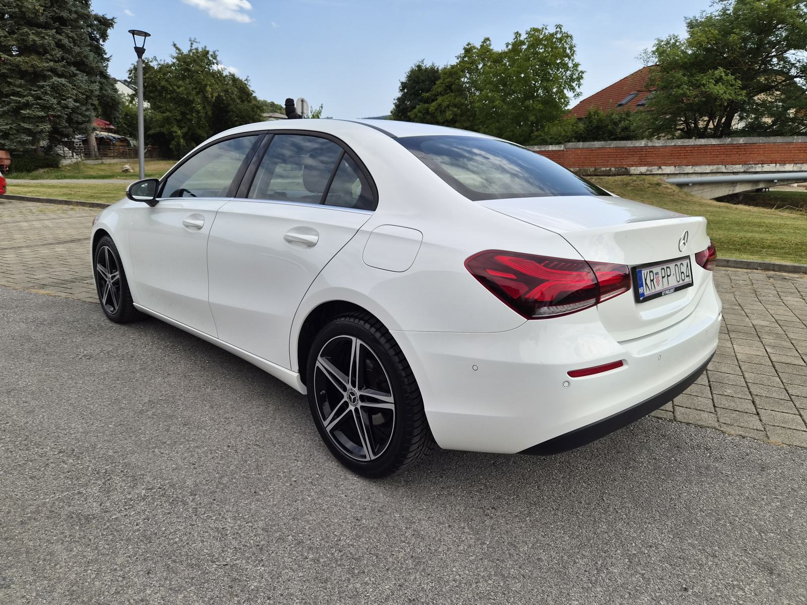 Mercedes-Benz A180d, LIMUZINA, 2020., 7G AUTOMATIK, TOP STANJE, fotografija 4