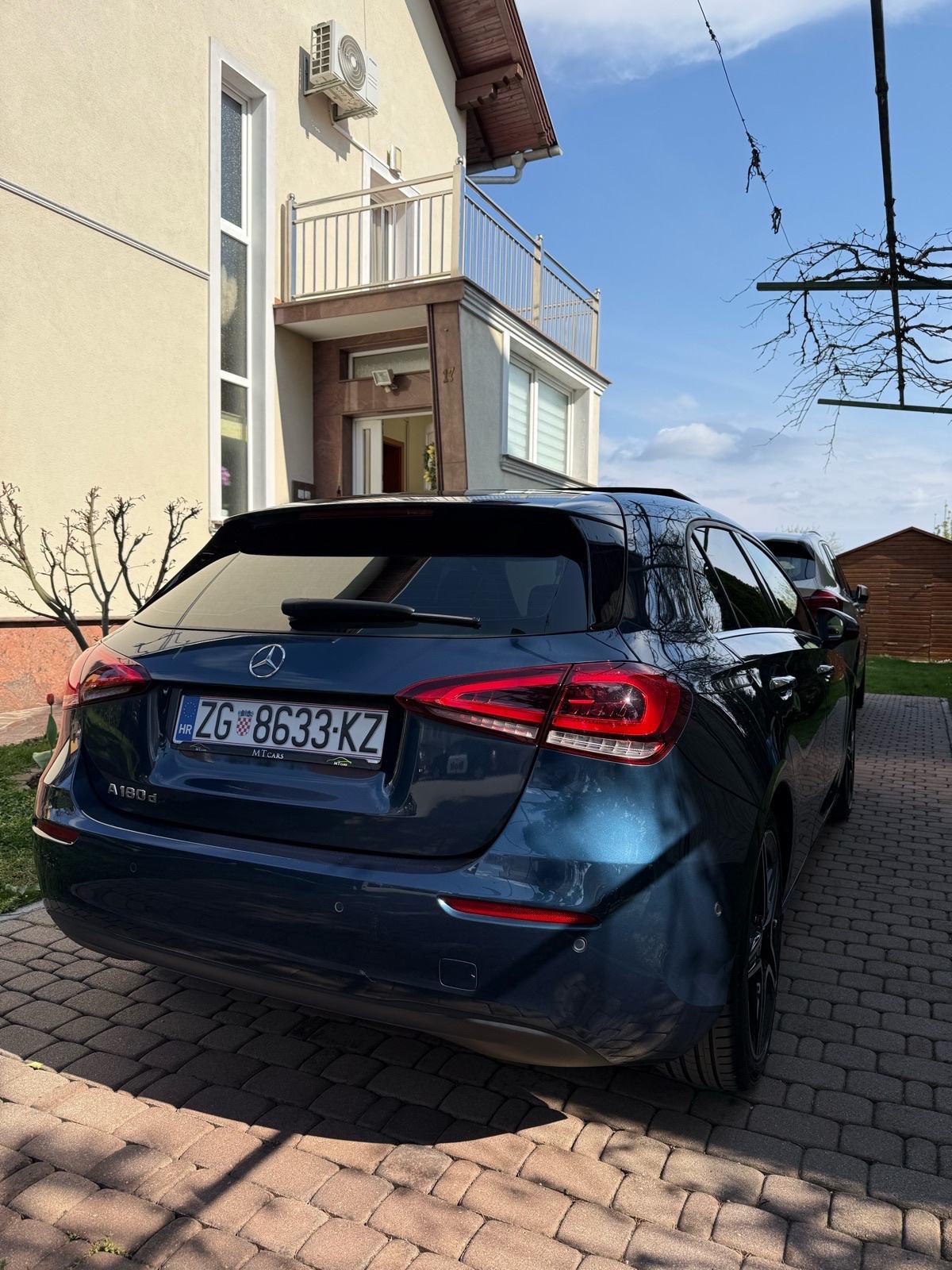 MERCEDES BENZ A180D SPORT, MULTIBEAM, EL SJEDALA, MEMORIJA, PANO, AMBI, fotografija 4