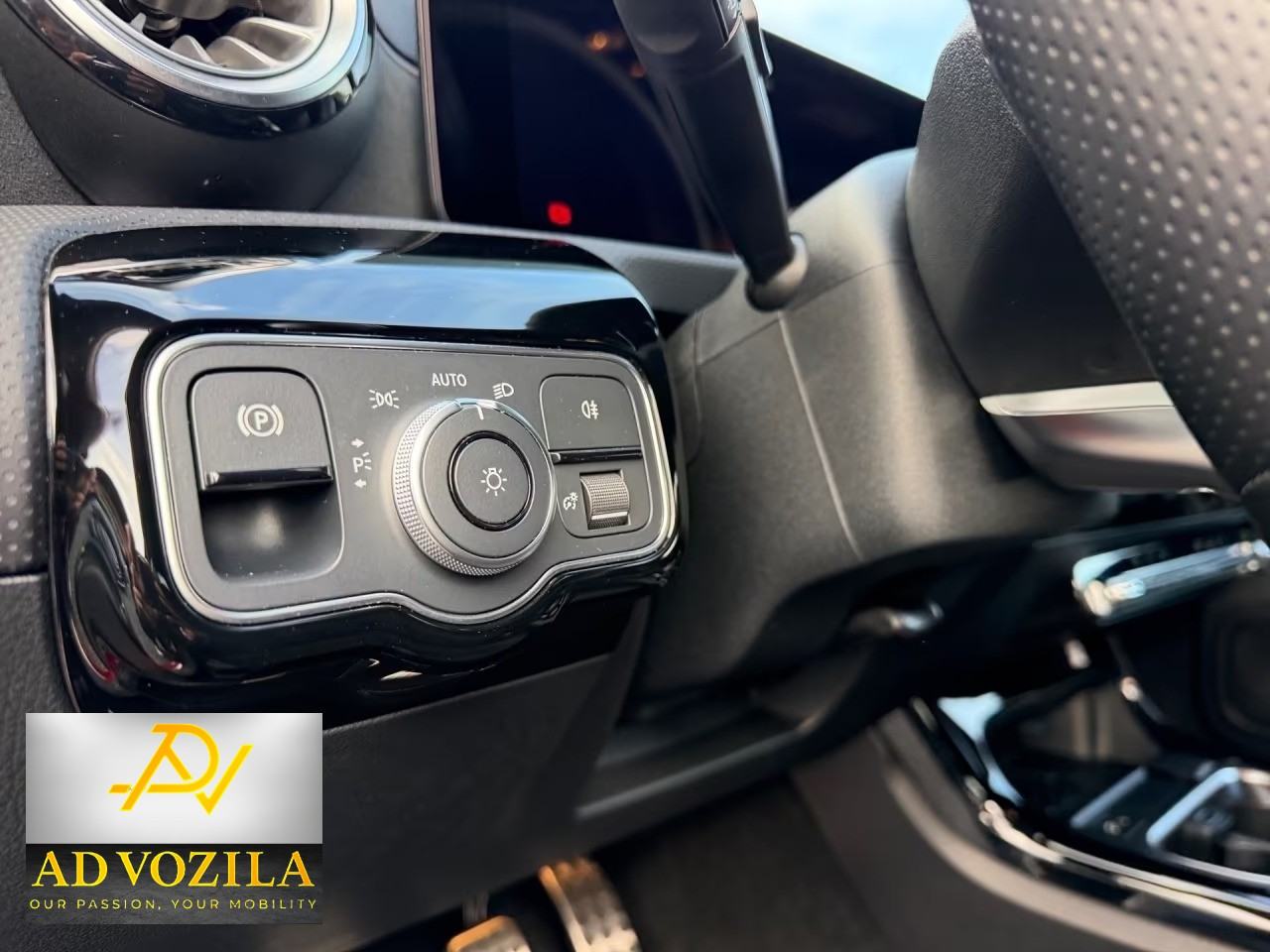 Mercedes-Benz A200 AMG manual Kamera LED kuka €33.700, fotografija 6