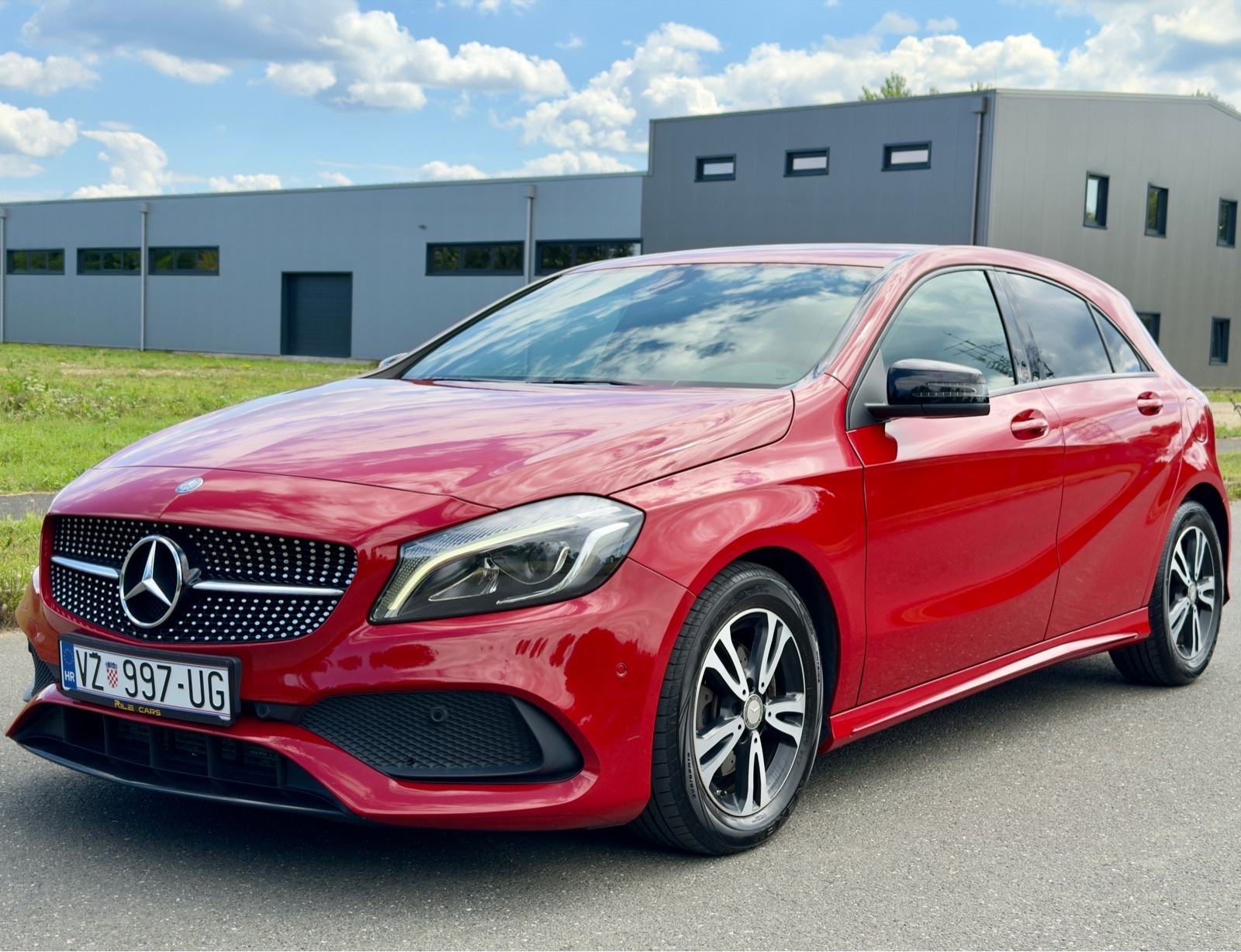 Mercedes-Benz A200d AMG | NAVI | KAMERA | REG 7/2027 | Besprijekoran!, fotografija 2