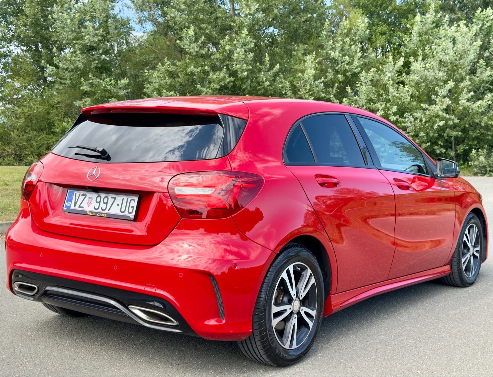 Mercedes-Benz A200d AMG | NAVI | KAMERA | REG 7/2027 | Besprijekoran!, fotografija 4