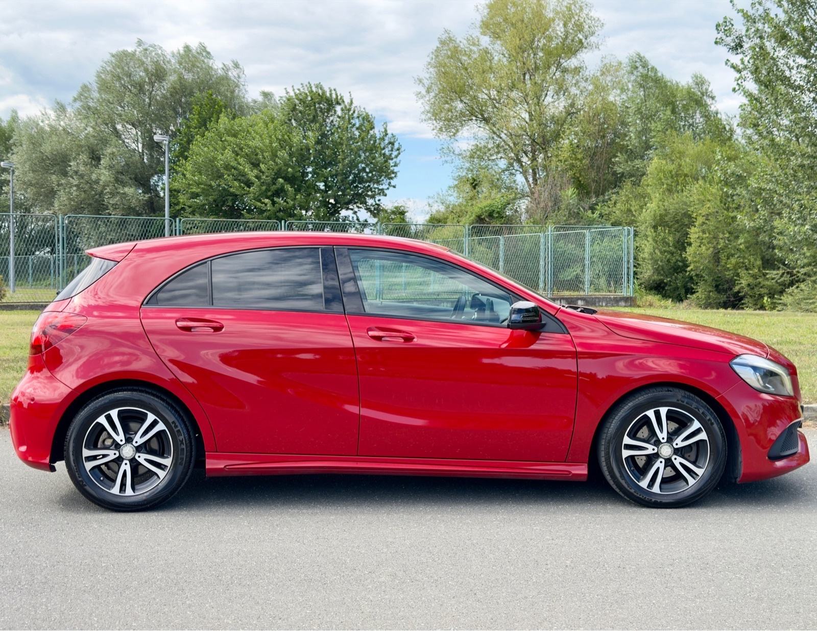 Mercedes-Benz A200d AMG | NAVI | KAMERA | REG 7/2027 | Besprijekoran!, fotografija 5