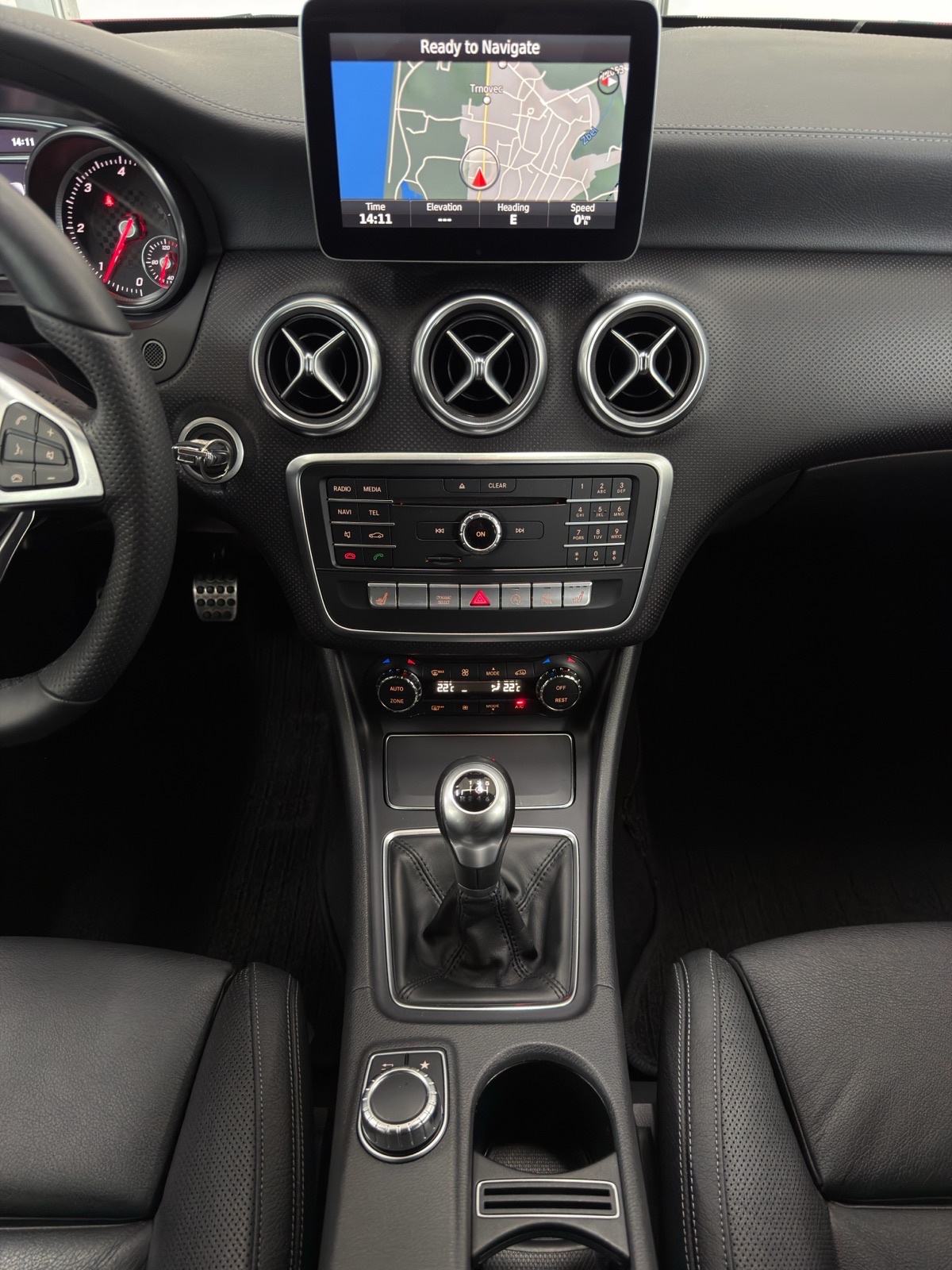 Mercedes-Benz A200d AMG | NAVI | KAMERA | REG 7/2027 | Besprijekoran!, fotografija 14