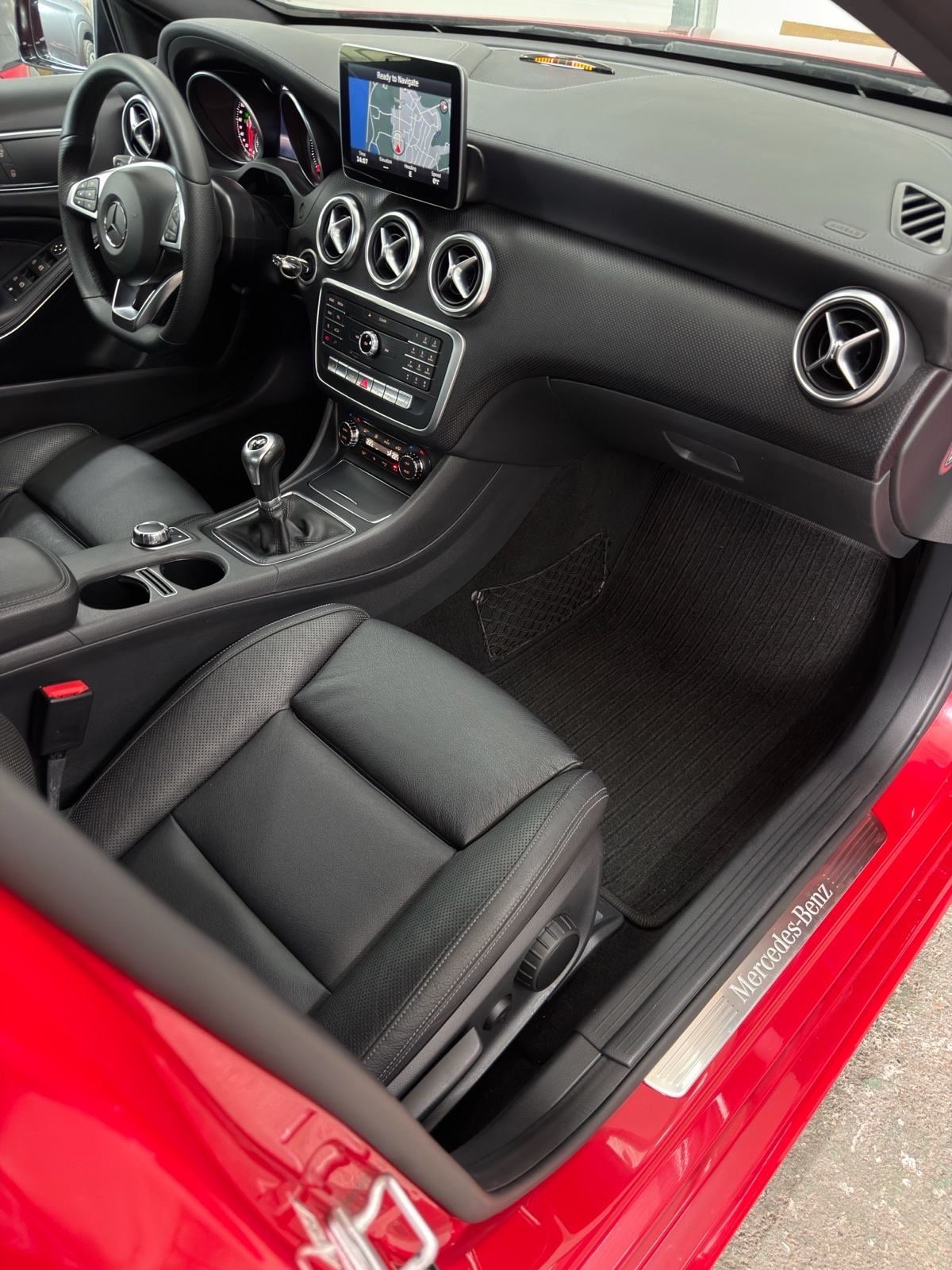 Mercedes-Benz A200d AMG | NAVI | KAMERA | REG 7/2027 | Besprijekoran!, fotografija 17