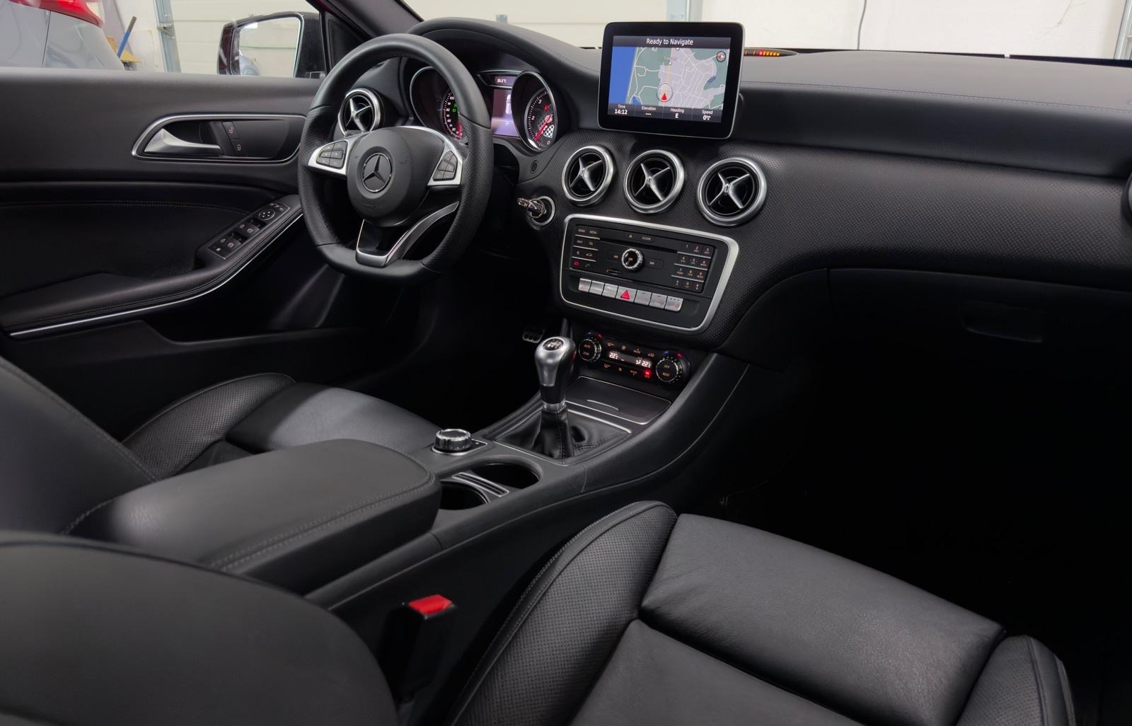 Mercedes-Benz A200d AMG | NAVI | KAMERA | REG 7/2027 | Besprijekoran!, fotografija 15
