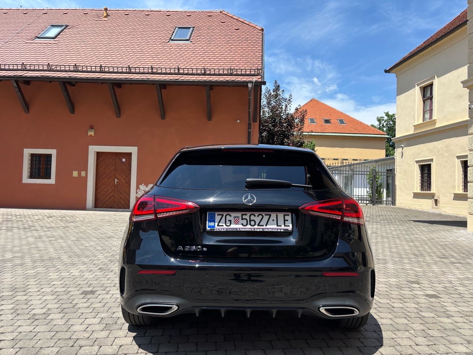Mercedes-Benz A250e, AMG line, Tvornicka garancija, pogled izvana - slika 4