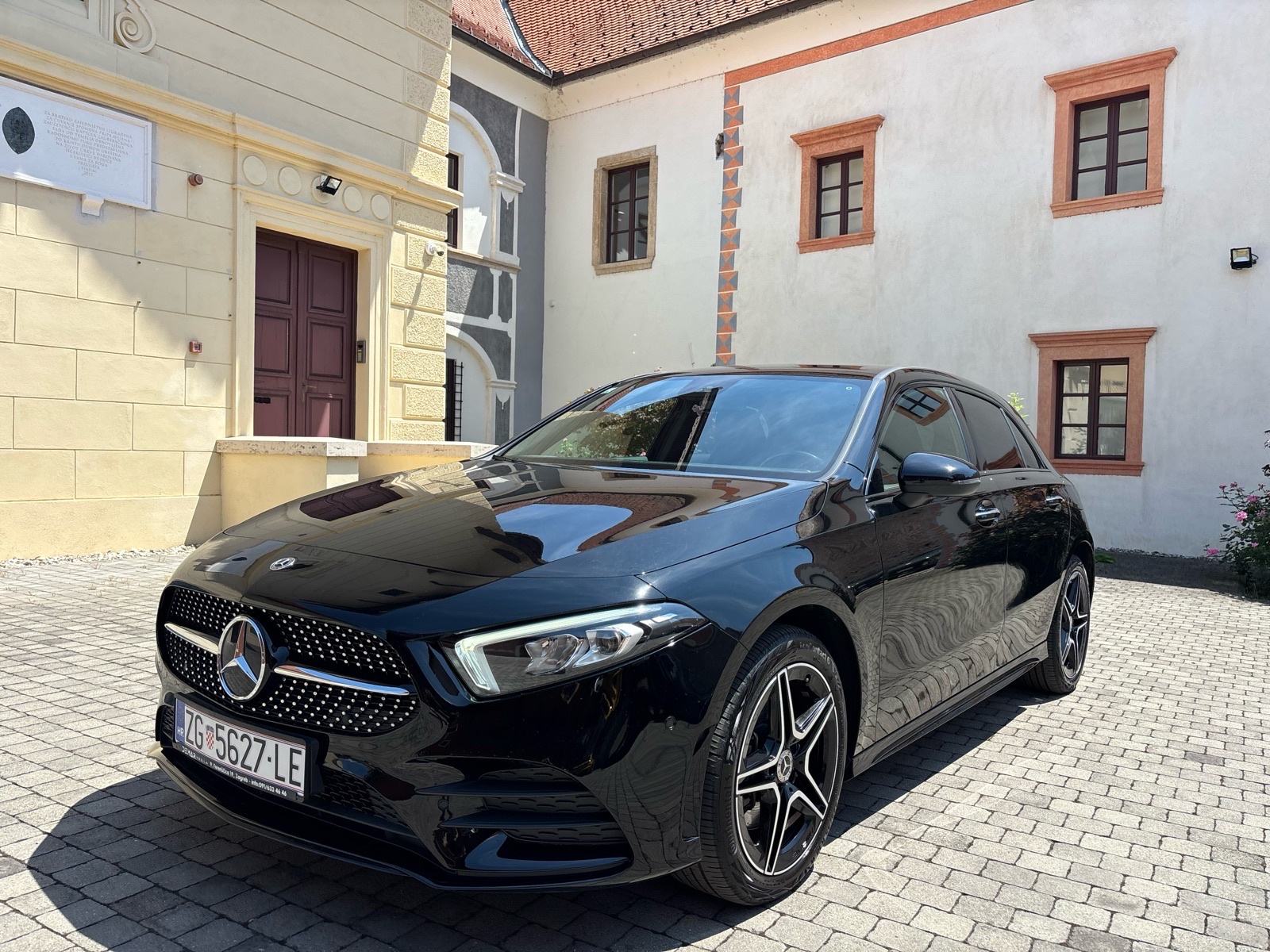 Mercedes-Benz A250e, AMG line, Tvornicka garancija, pogled izvana - slika 1
