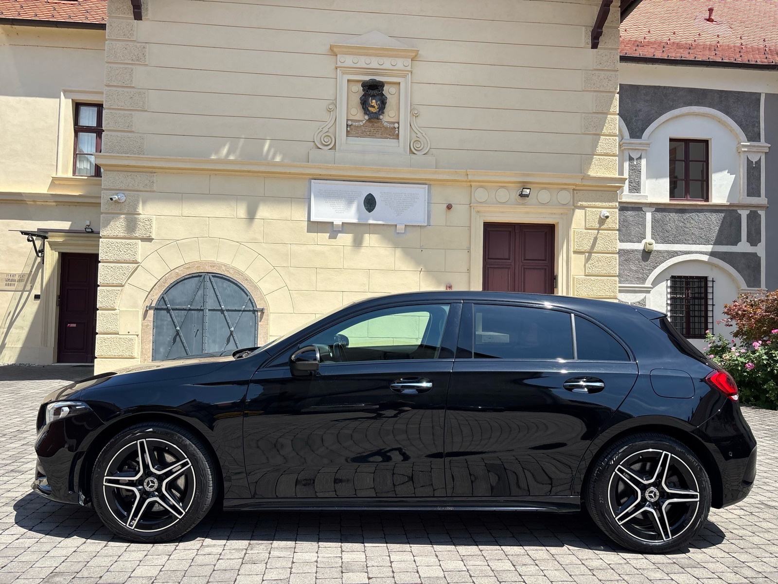 Mercedes-Benz A250e, AMG line, Tvornicka garancija, pogled izvana - slika 2
