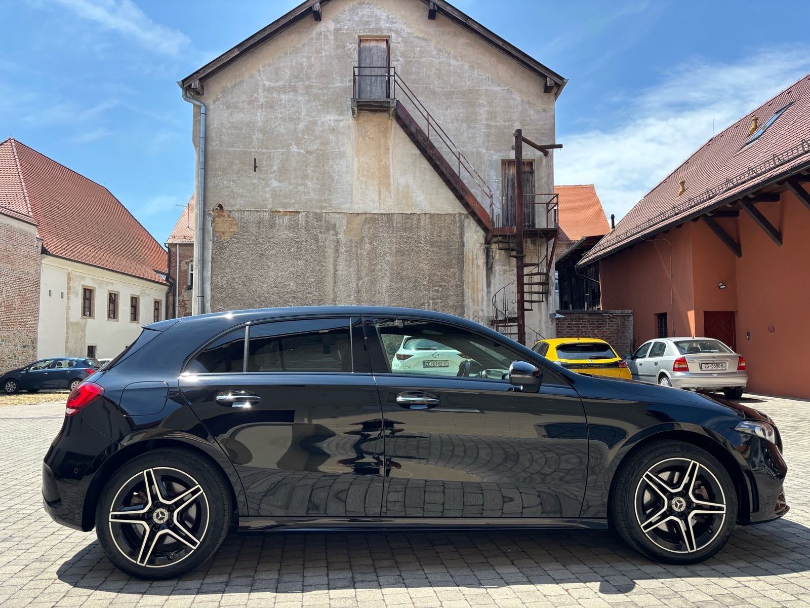 Mercedes-Benz A250e, AMG line, Tvornicka garancija, fotografija 6