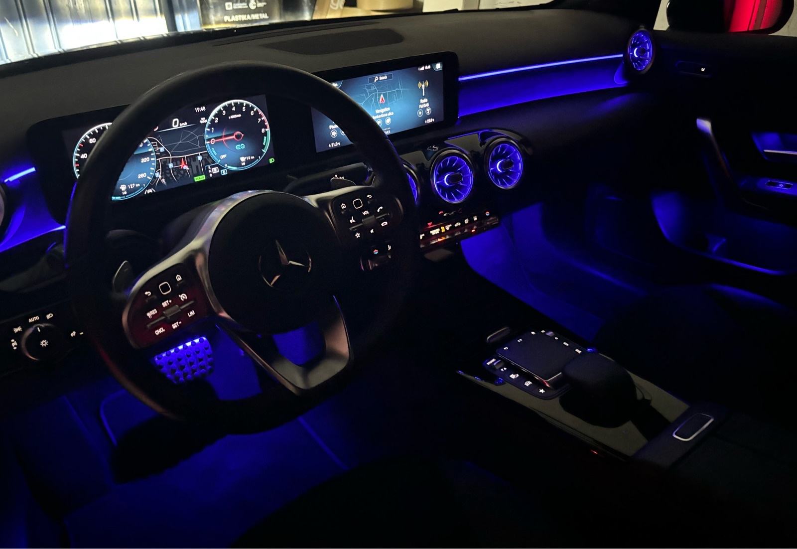 Mercedes-Benz A250e, AMG line, Tvornicka garancija, fotografija 13