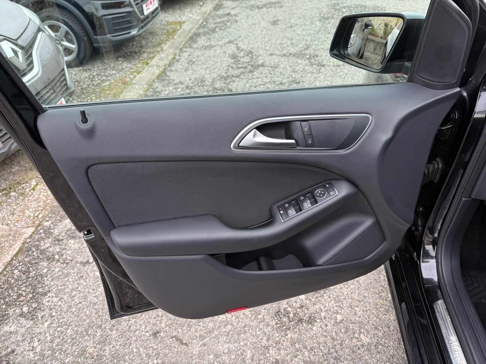 Mercedes-Benz B 180 CDI ***142.000km*** 1.Vlasnik, 2015.godina, fotografija 18