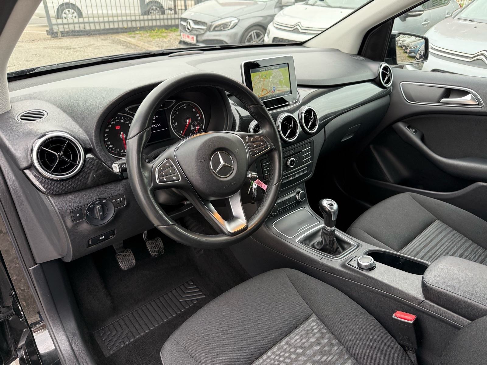 Mercedes-Benz B 180 CDI ***142.000km*** 1.Vlasnik, 2015.godina, fotografija 7