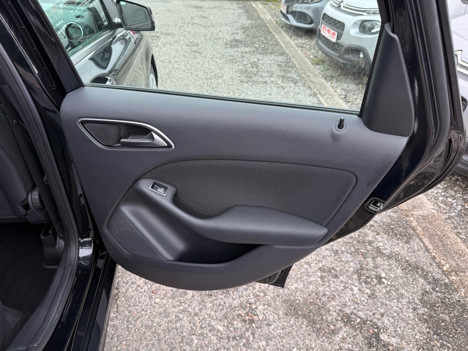 Mercedes-Benz B 180 CDI ***142.000km*** 1.Vlasnik, 2015.godina, fotografija 19