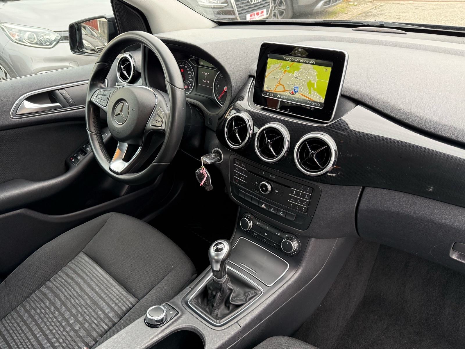 Mercedes-Benz B 180 CDI ***142.000km*** 1.Vlasnik, 2015.godina, fotografija 9