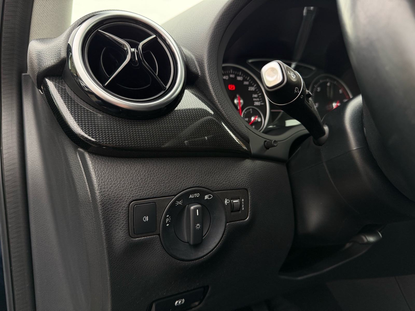 Mercedes-Benz B 180 CDI ***142.000km*** 1.Vlasnik, 2015.godina, fotografija 15