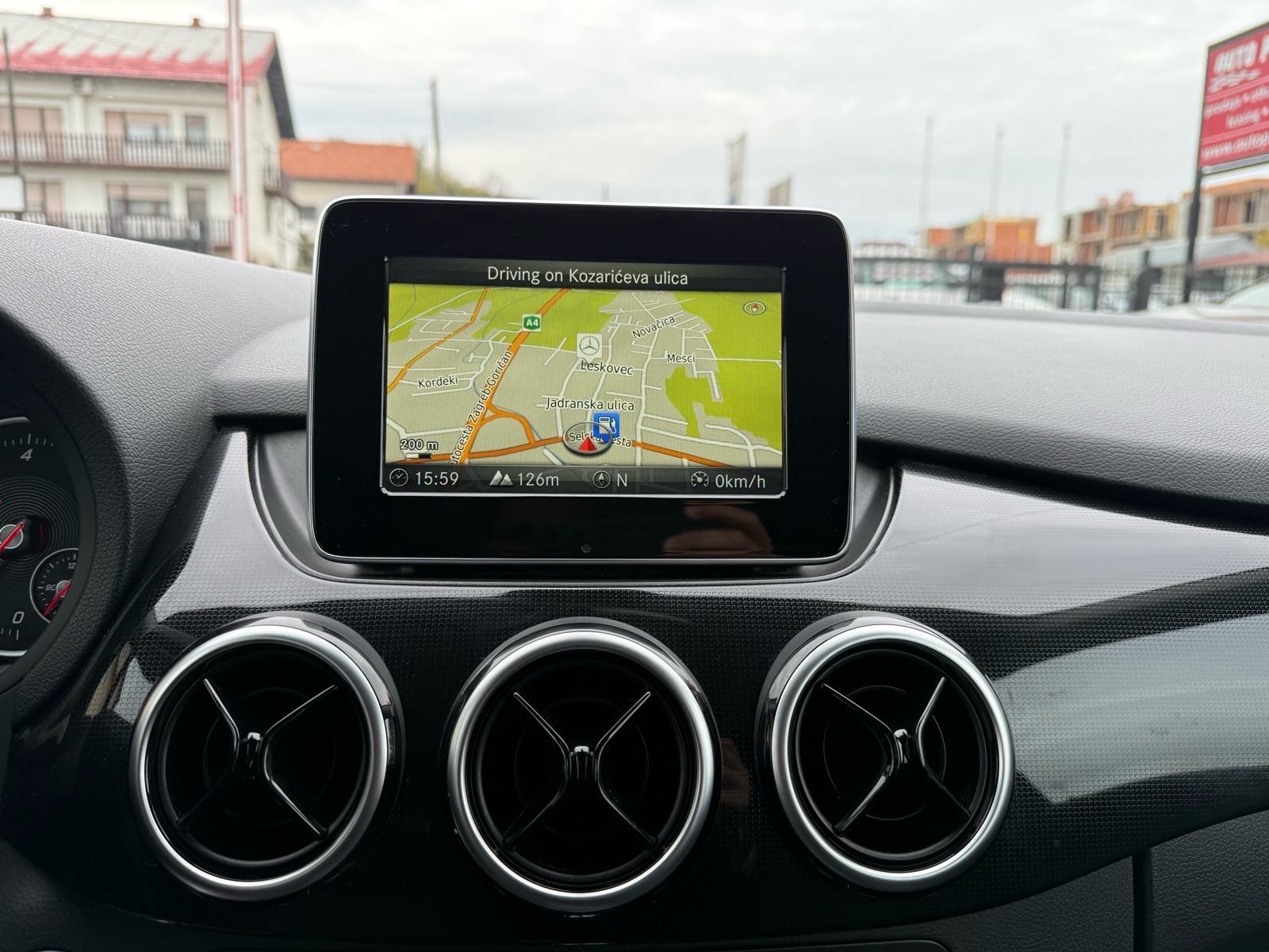 Mercedes-Benz B 180 CDI ***142.000km*** 1.Vlasnik, 2015.godina, fotografija 13