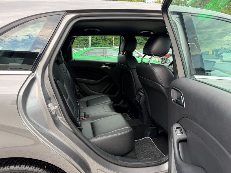 Mercedes-Benz B 180 d *EXCLUSIVE EDITON*LED SVJETLA*P.D.C*FULL, fotografija 10